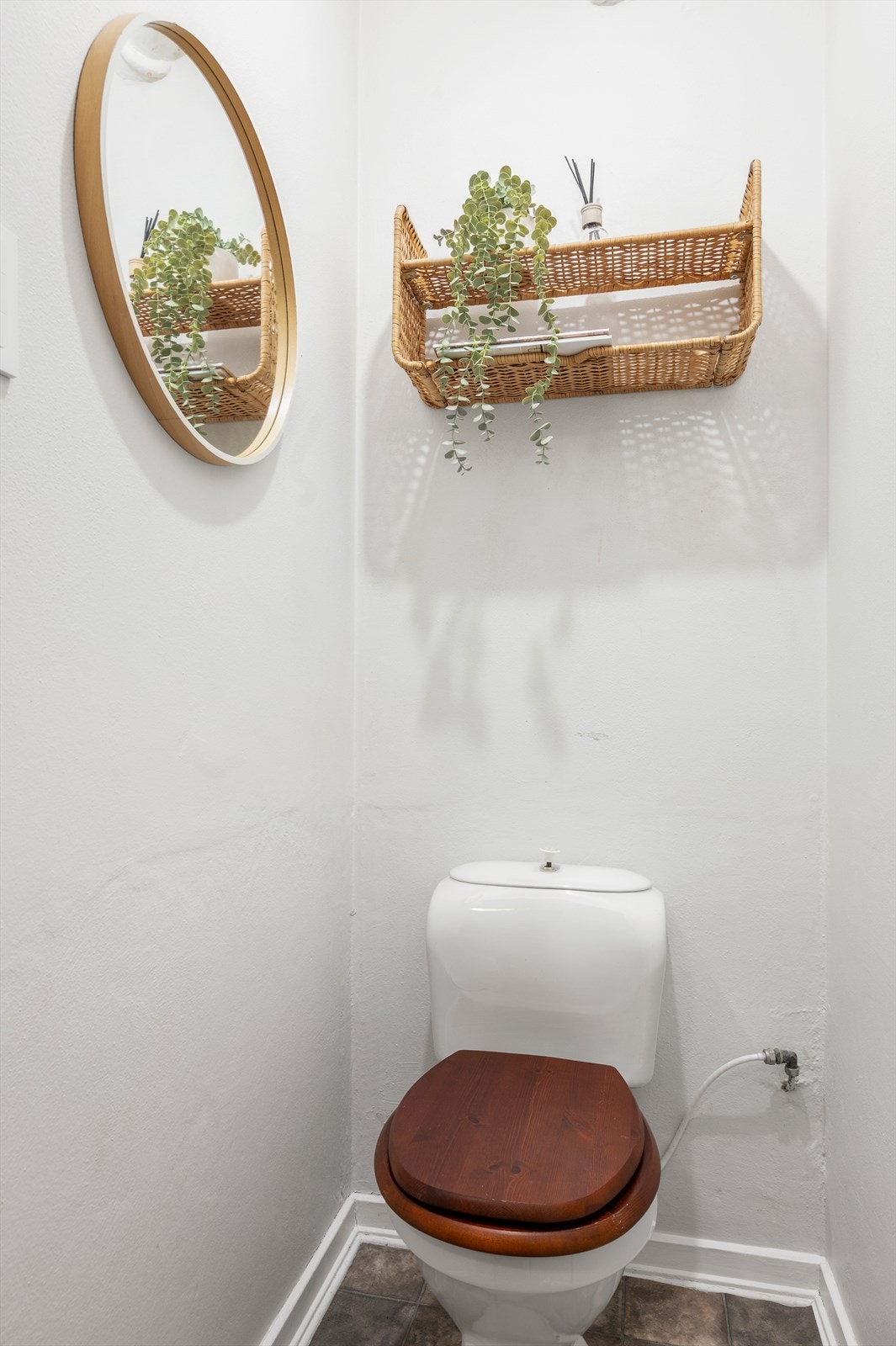 Praktisk adskilt wc-rom. Oppmålt til 1 kvm. Galleribilde