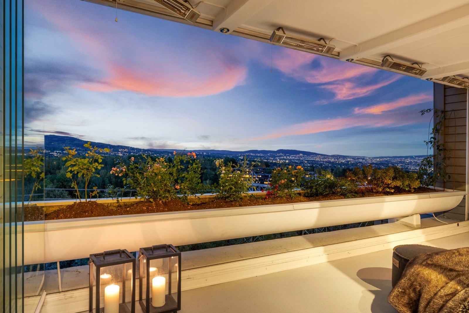 Leiligheten inneholder: Entré, stue, kjøkken, 2 soverom og 2 bad Galleribilde