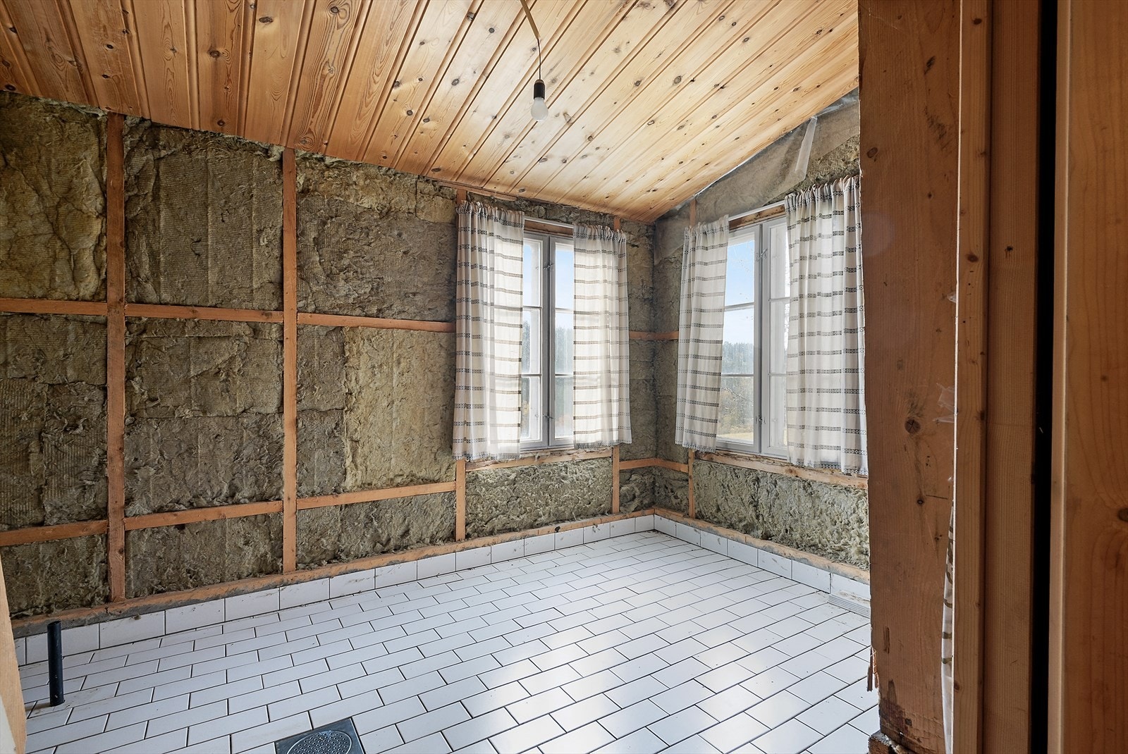 Baderom som må settes i stand. Galleribilde