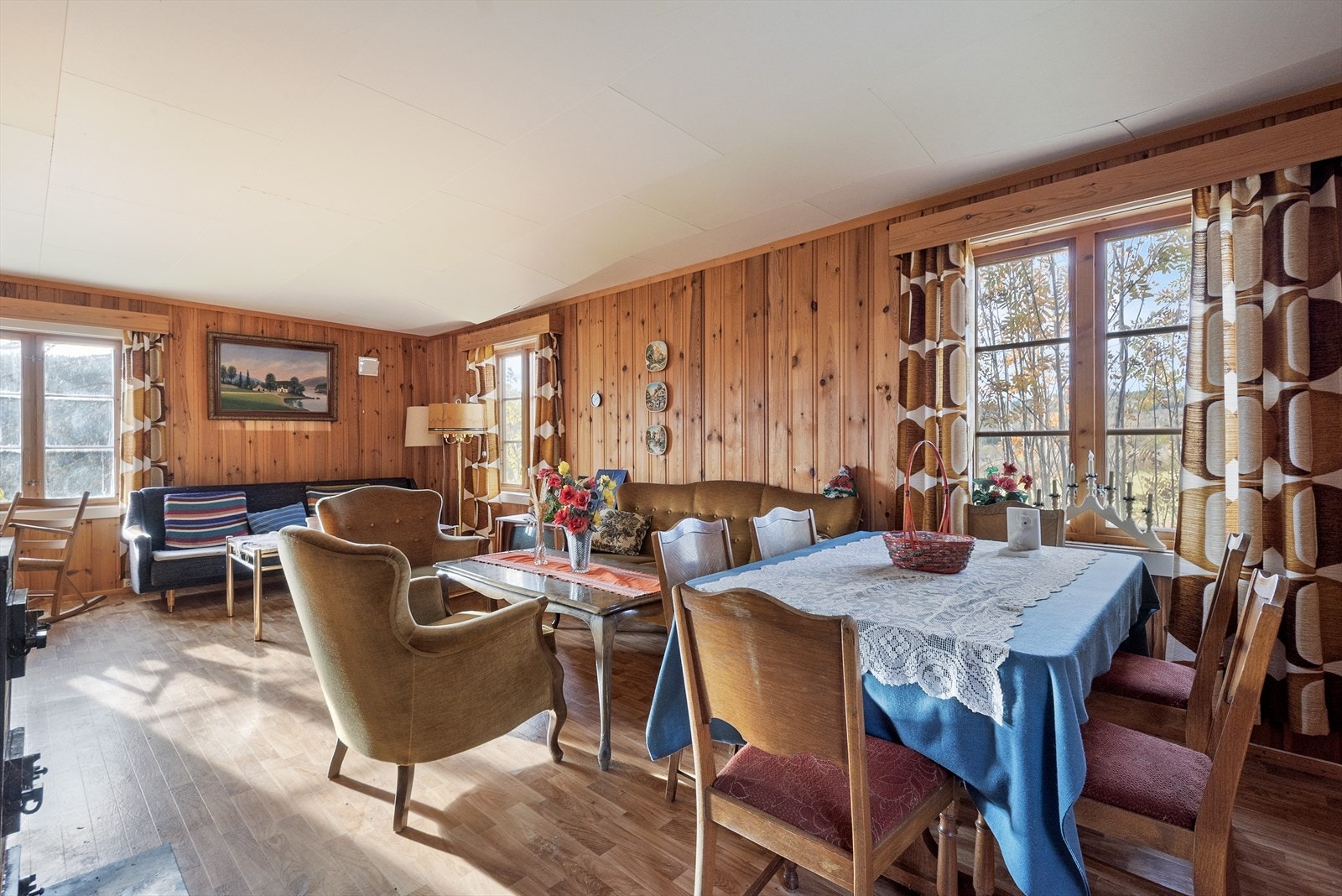 Stue med god plass til å samle hele familien. Galleribilde