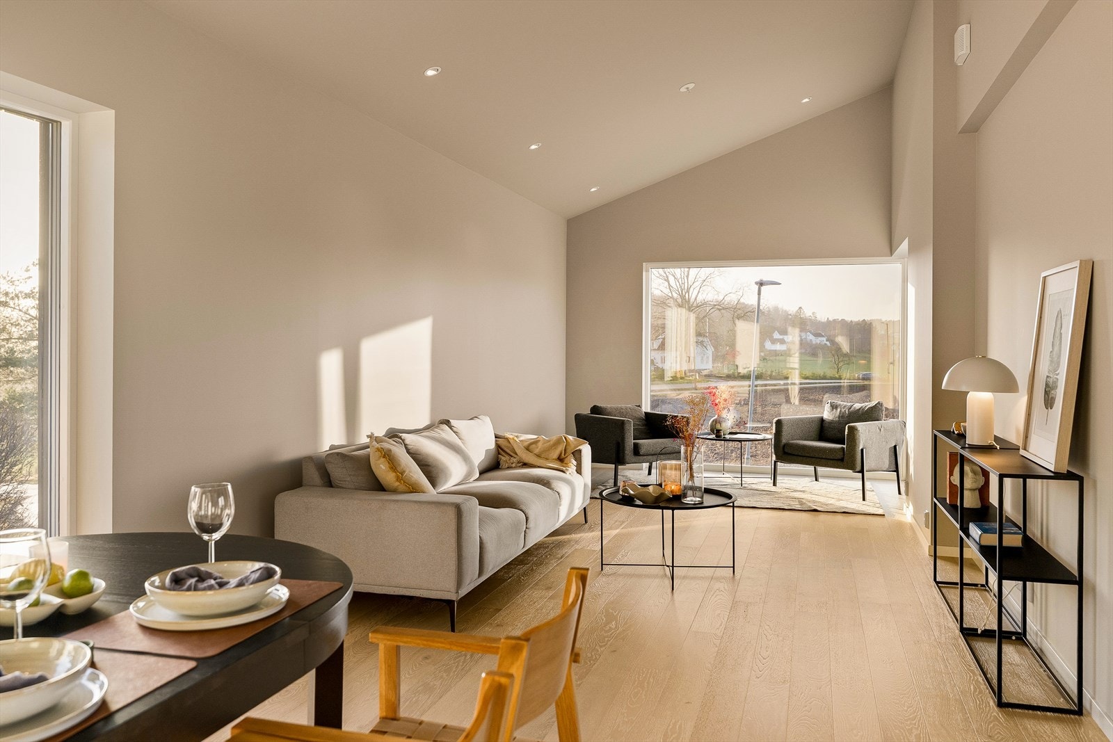 Det er klargjort for ildsted i stuen dersom ny eier ønsker det! Galleribilde