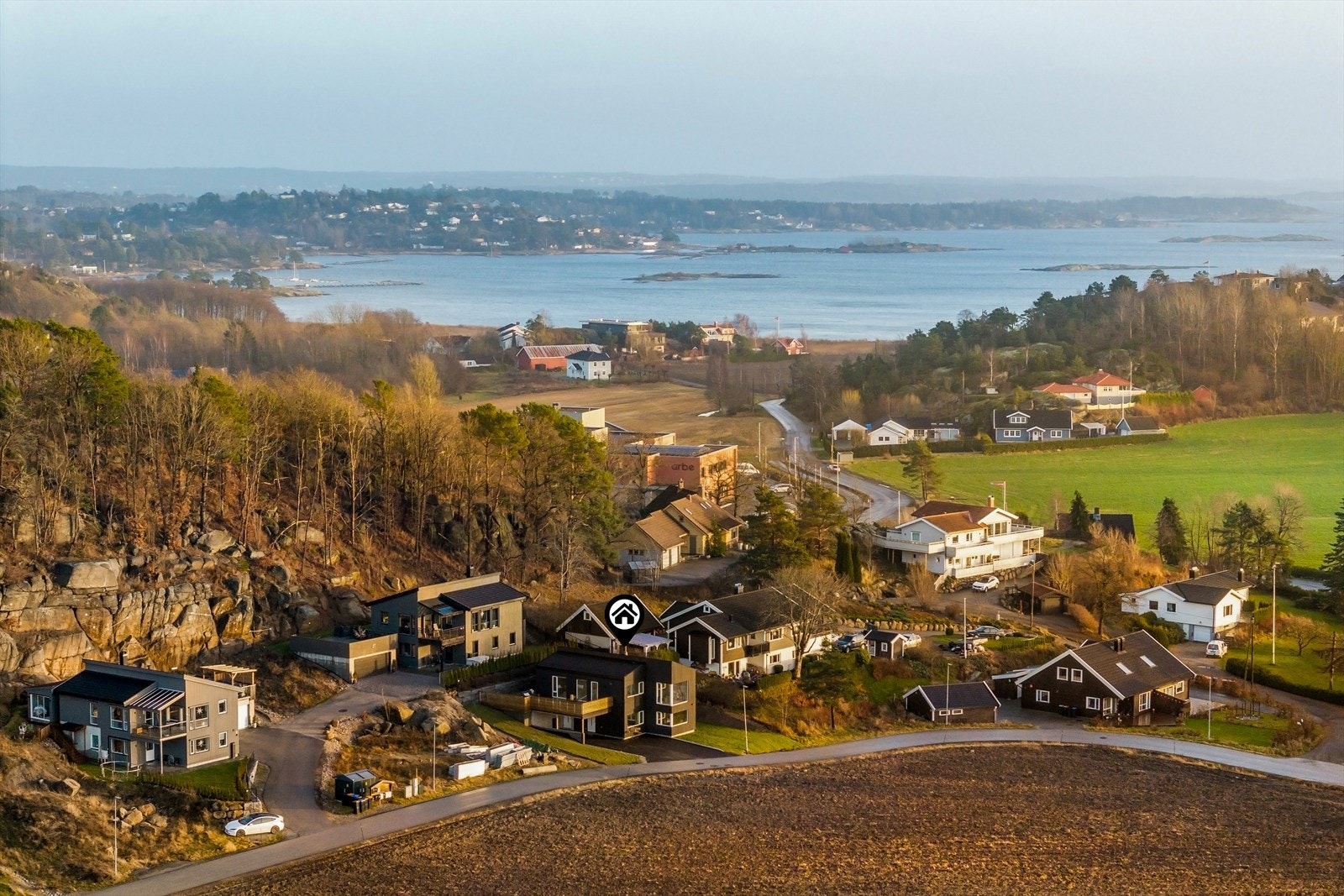 Boligen har en super beliggenhet med nærhet til sjø og sentrum. Galleribilde