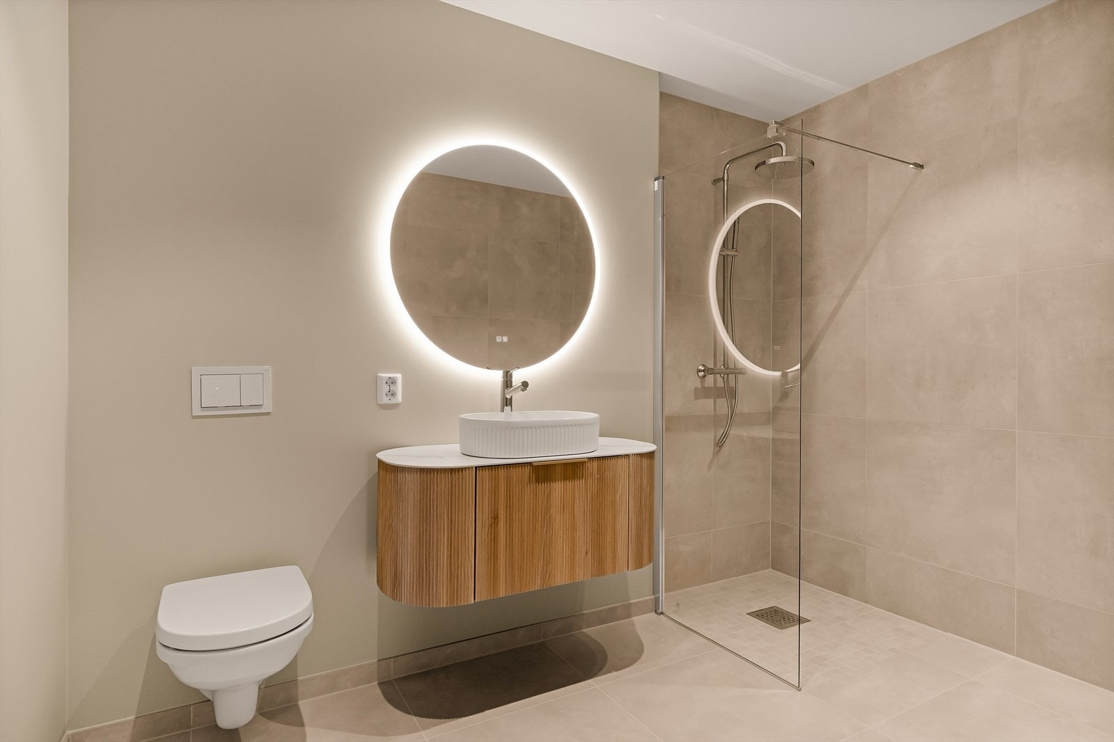 Bad i 1. etg. har samme fine nordiske stil. Galleribilde