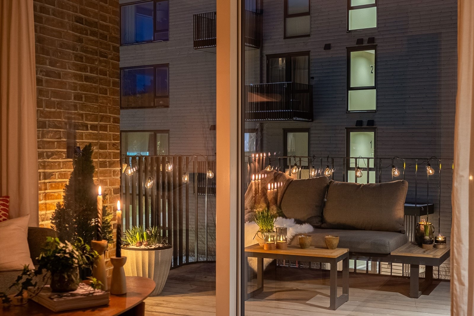 Fra stuen er det utgang til en herlig balkong på 7,5 kvm. Galleribilde