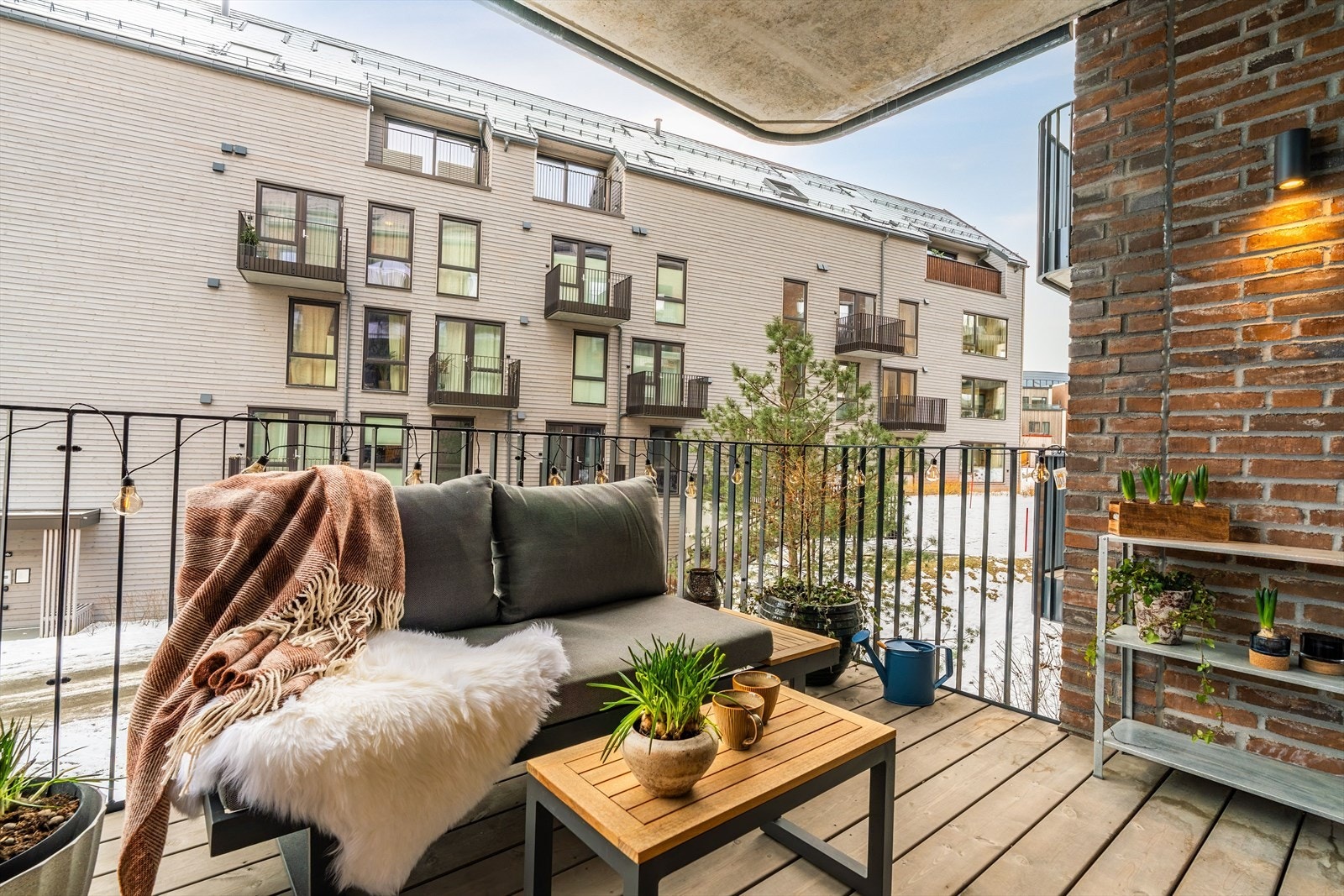 Balkongen har periodevis både morgensol og kveldssol. Galleribilde