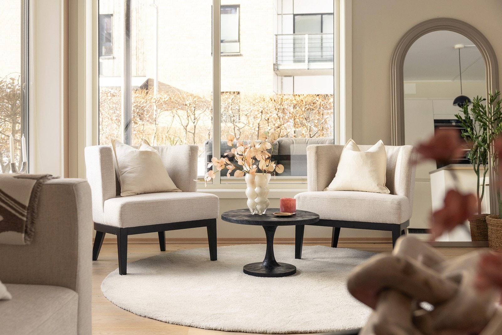 Nydelig lys hjørneleilighet med vinduer på 3 sider. Galleribilde