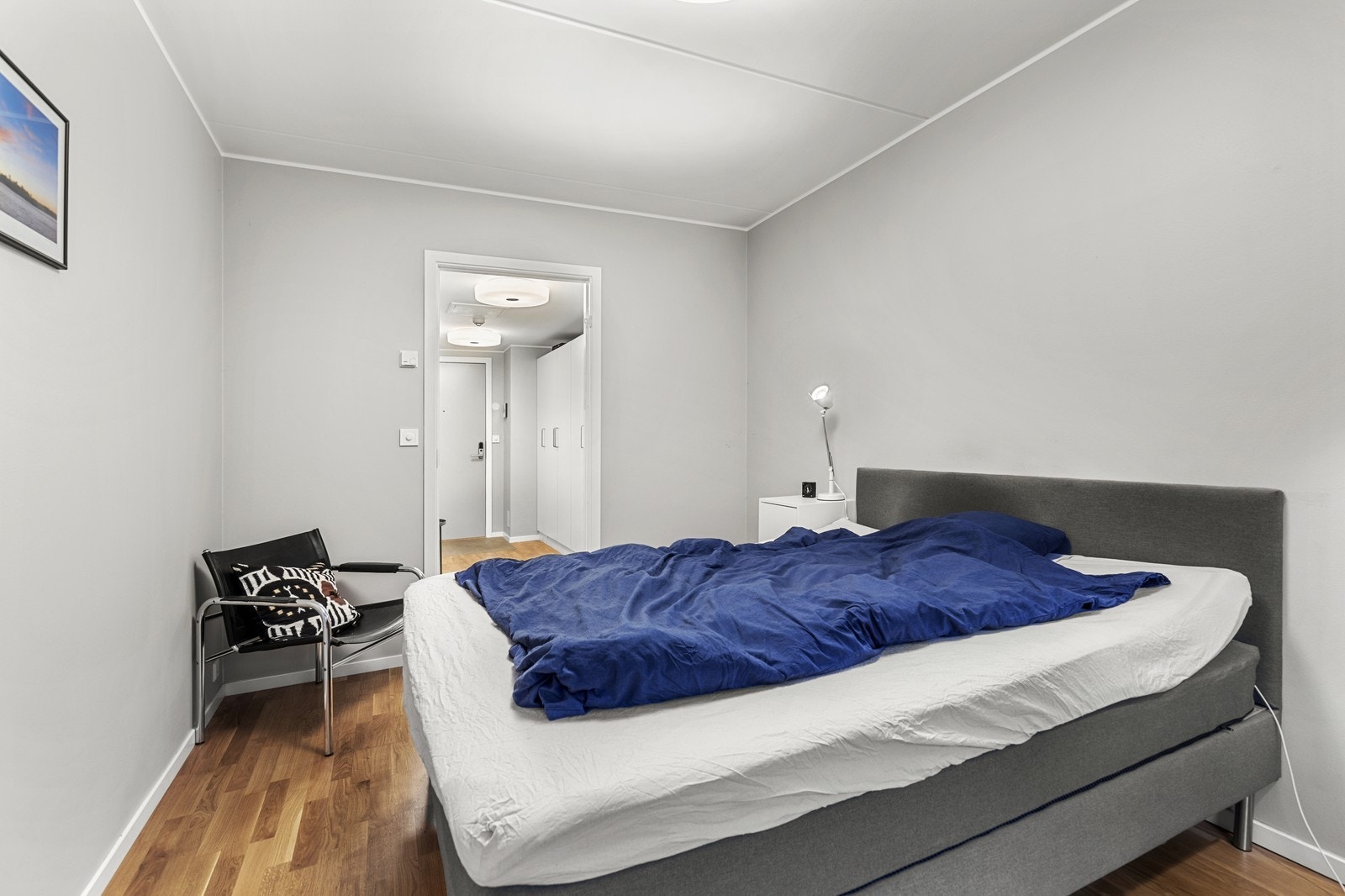 Soverommet har god plass til dobbeltseng Galleribilde