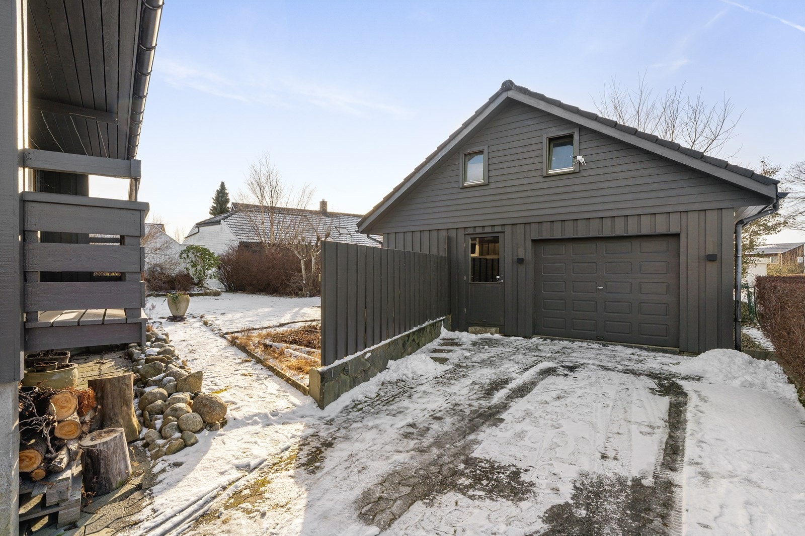 Garasje med loft på totalt ca. 50 m². Galleribilde