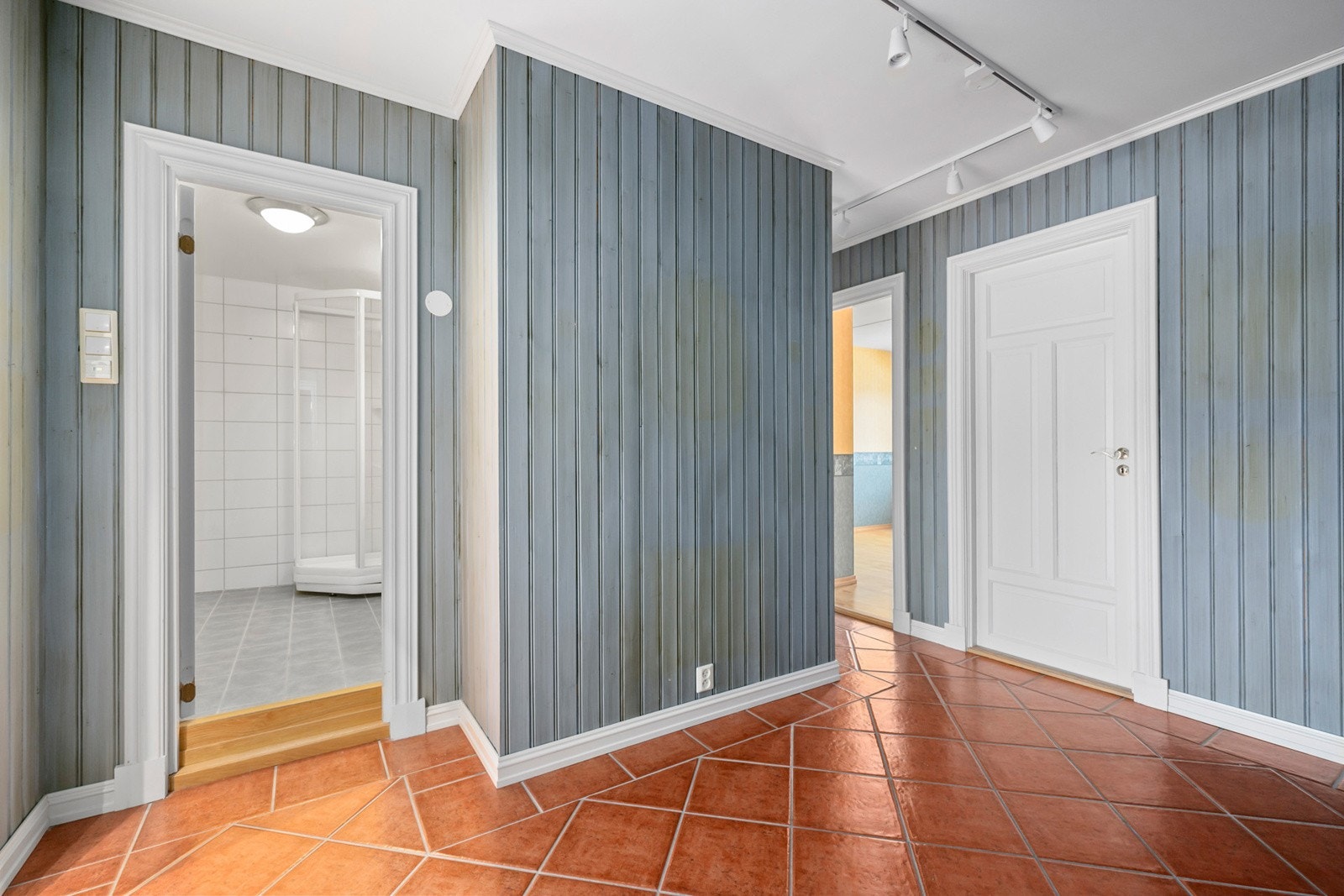 Romslig og fin entrè. Galleribilde