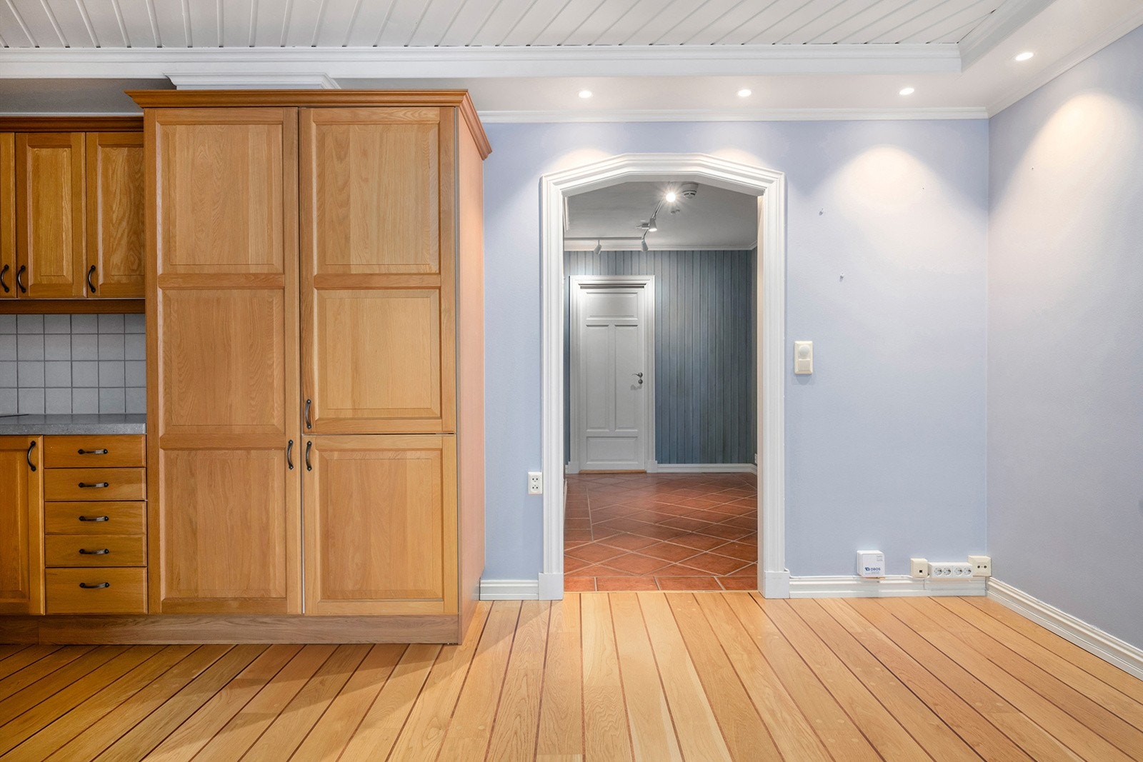 Kjøkken og entrè. Galleribilde