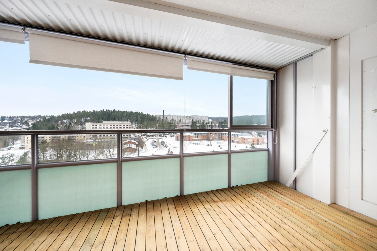 Romslig balkong på ca 12 kvm i vestlig retning. Galleribilde