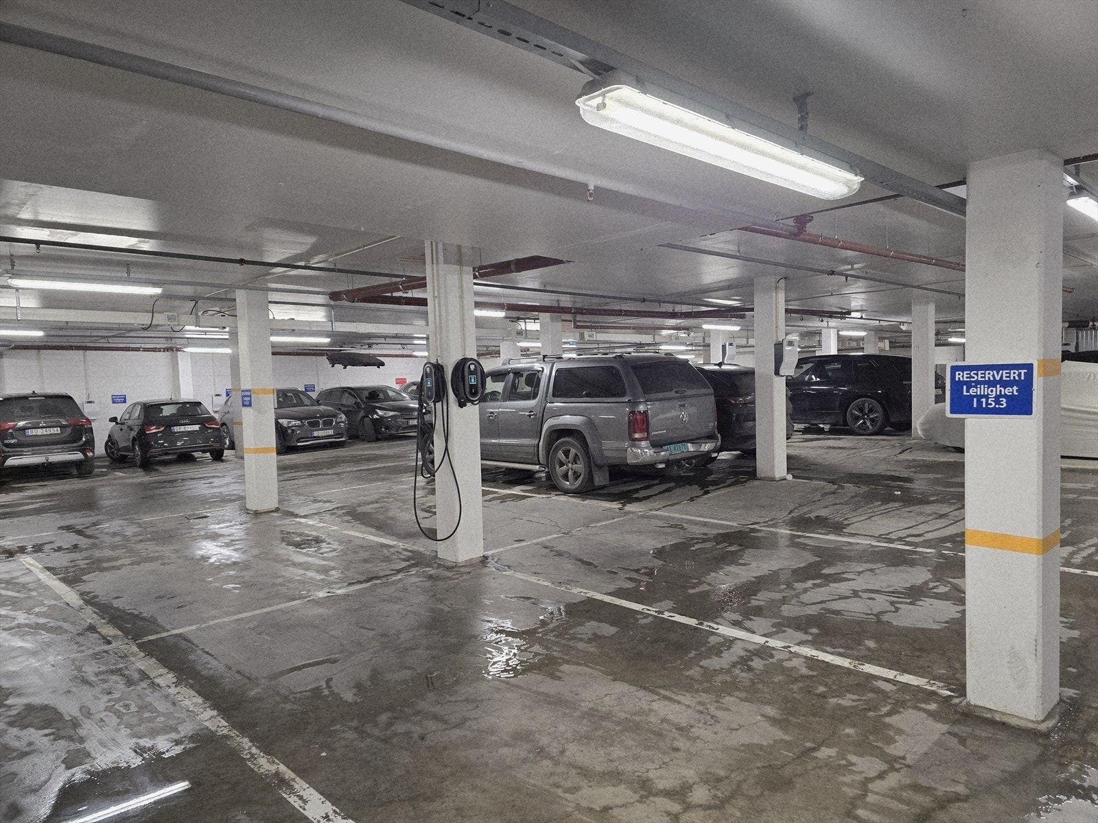 Det medfølger eksklusiv bruksrett til garasjeplass Galleribilde