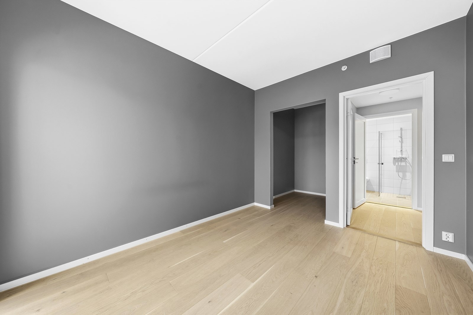 Hovedsoverom med walk in garderobe Galleribilde