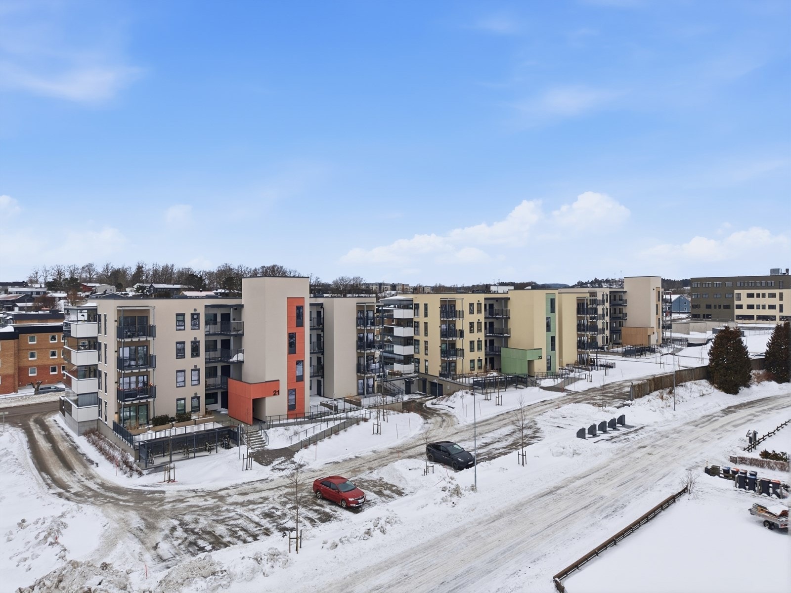 Fasade inngangsparti. Innkjøring til p-kjeller. Galleribilde