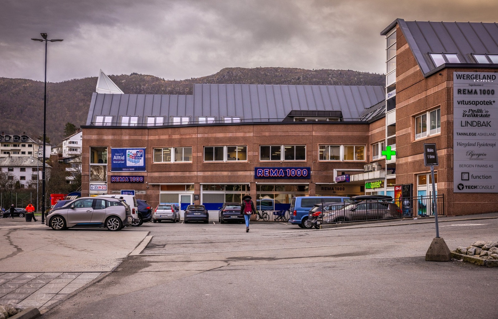 Det er bare noen minutter å gå til Rema 1000 Wergeland - Denne er også søndagsåpen Galleribilde