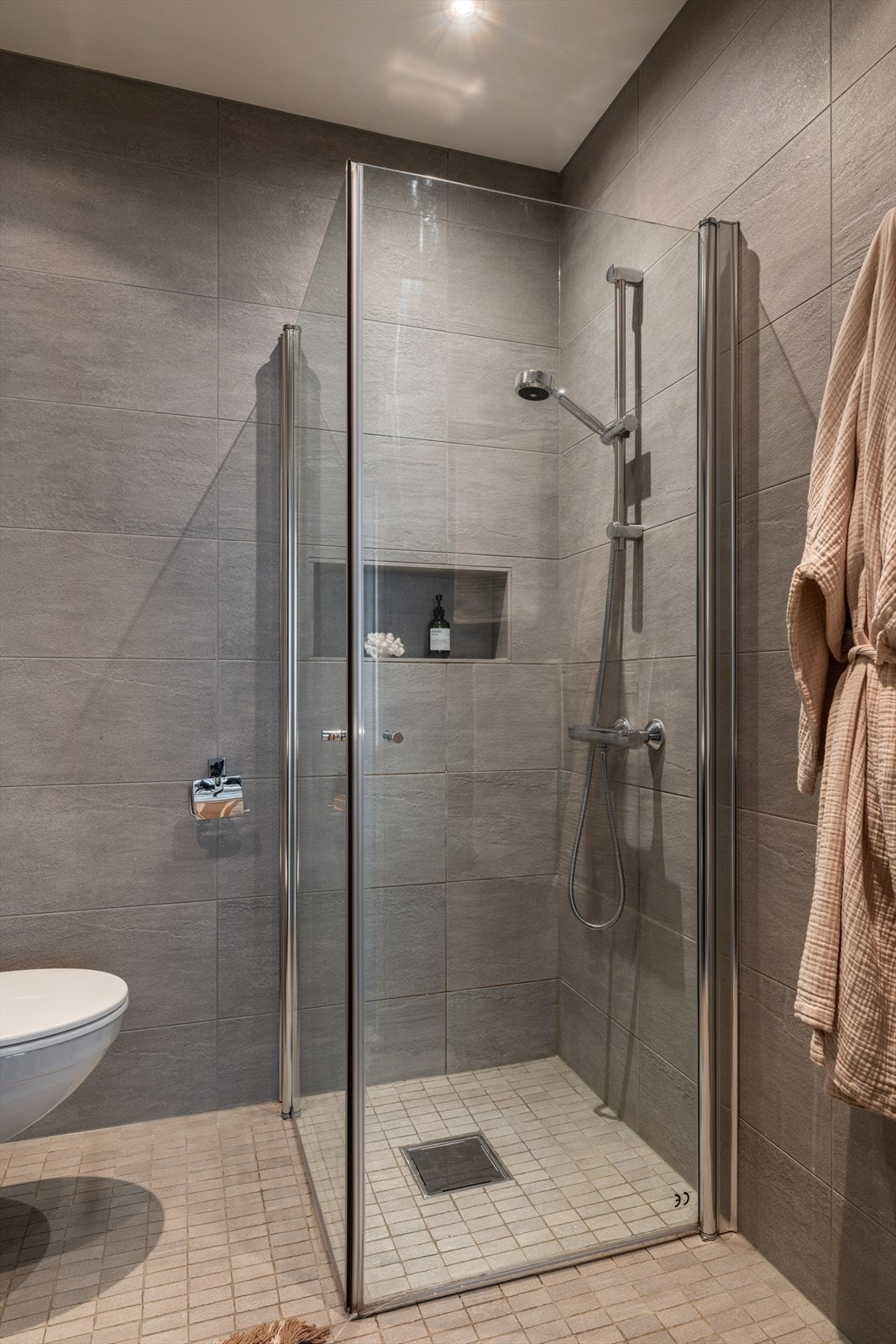 Dusjnisje med innfellbare glassdører. Galleribilde