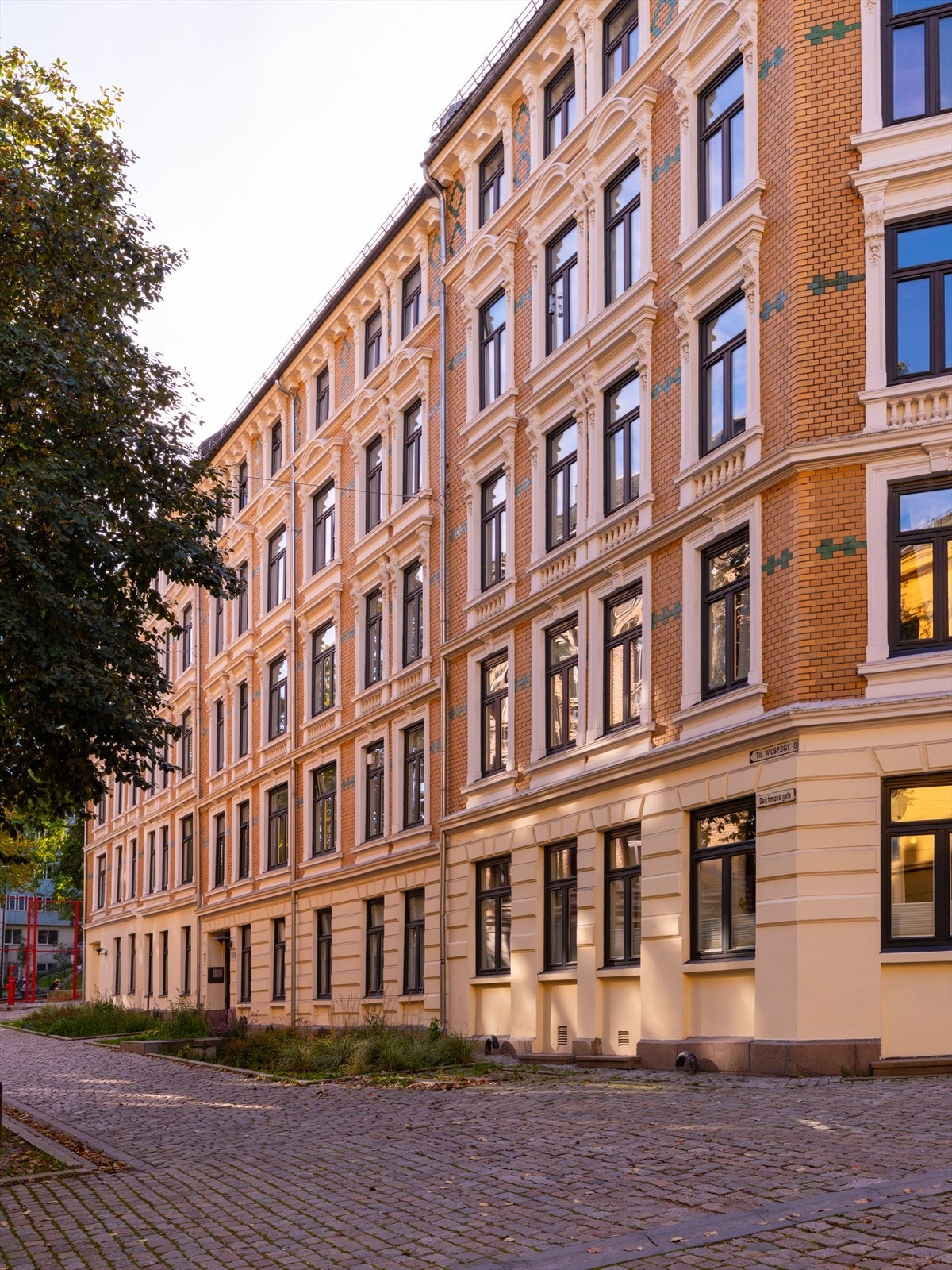 Her bor du meget attraktivt og sentralt i en pent opparbeidet miljøgate på Fredensborg. Galleribilde