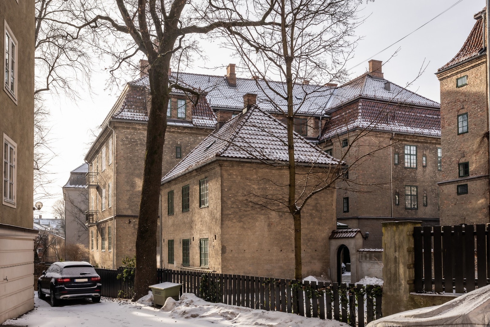 Villafølelse i 2. etg. og loft i Gabels gate med flott felles opparbeidet hage på baksiden. Galleribilde