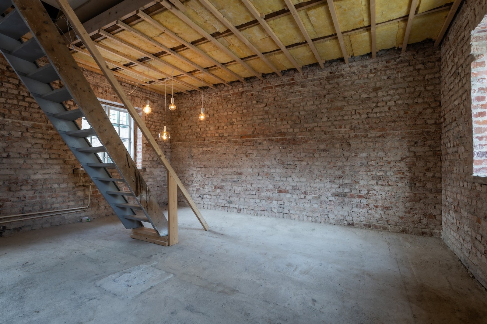 Sentralvarmeanlegget gir mulighet for varmeslynger i gulvene i begge etasjene. Galleribilde