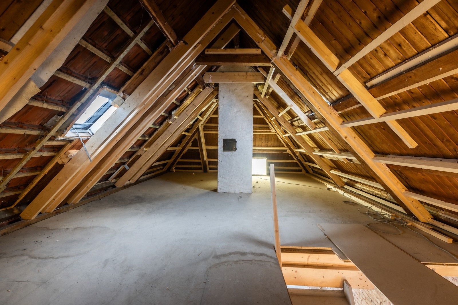 Loftsetasjen er godkjent bruksendret til bad, gang og to soverom. Det er gjort klart til intern trapp til boligens 2. etasje. Galleribilde