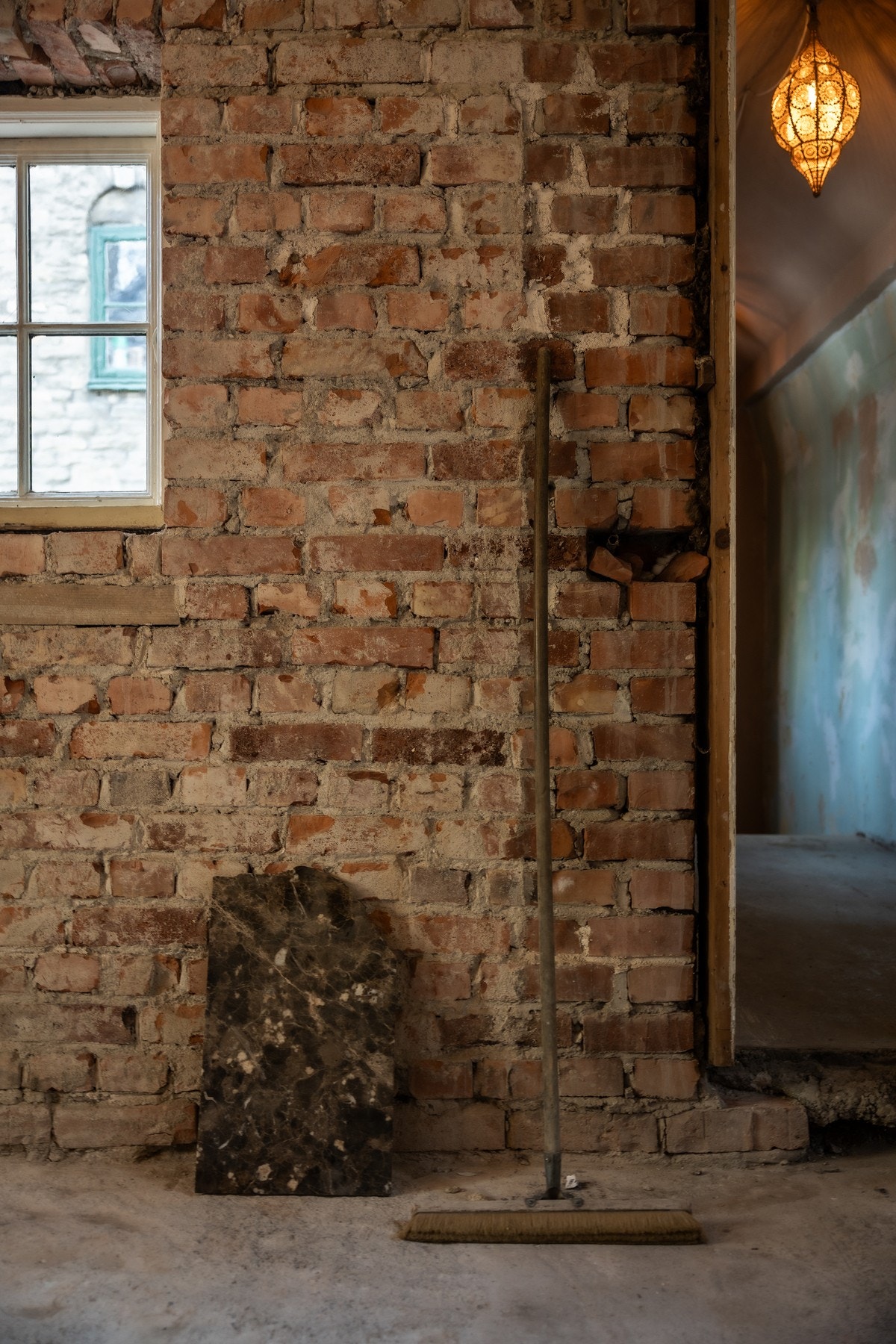 Boligen er byggeklar. Bare å brette opp armene å skape noe nytt, noe unikt - ditt drømmehjem. Galleribilde