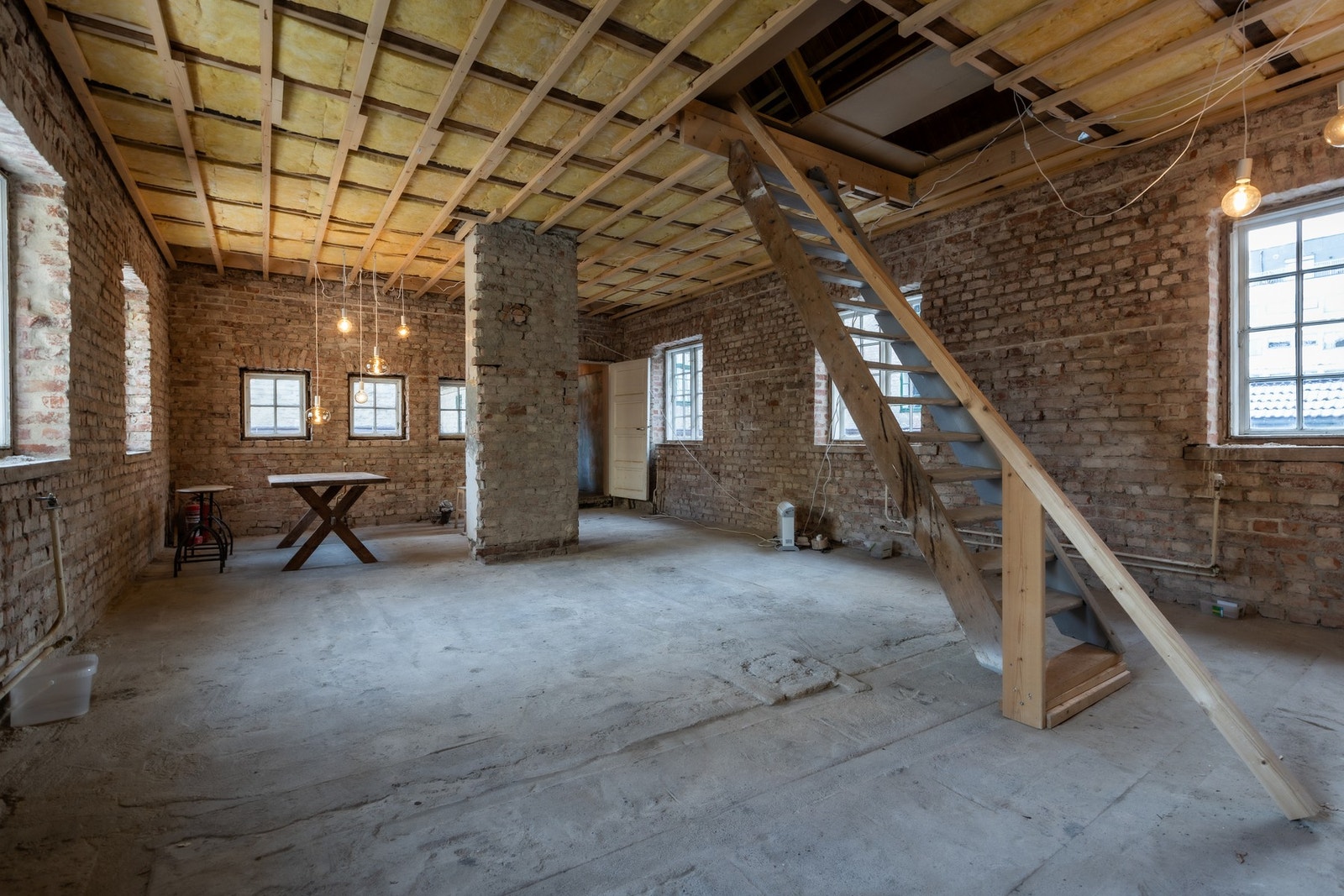 Det foreligger igangsettelses tillatelse for 3 soverom, 2 bad i tillegg til balkong i hovedetasje og 2 arker på loftet. Galleribilde