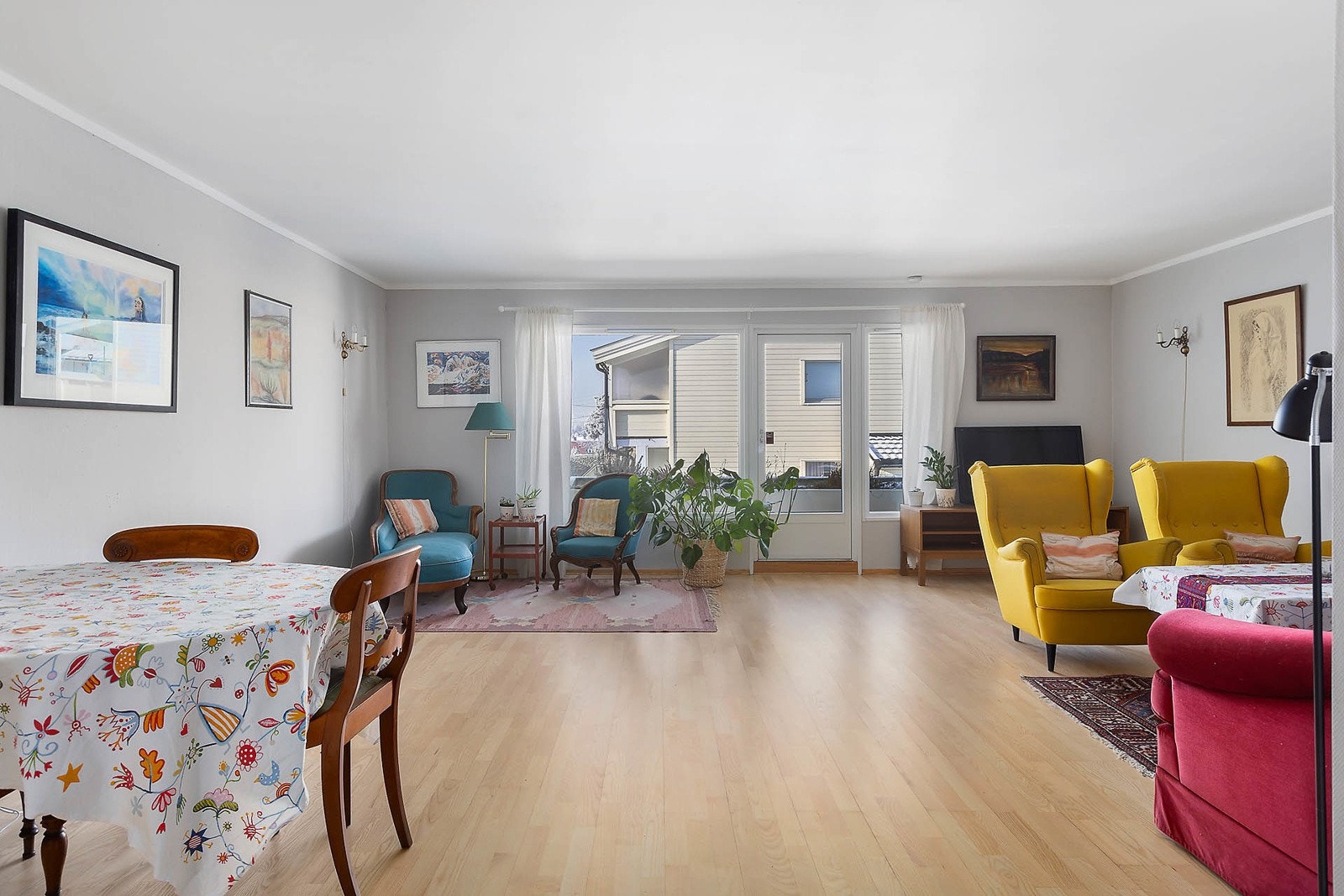 Stor stue med flere møbleringsmuligheter. Galleribilde