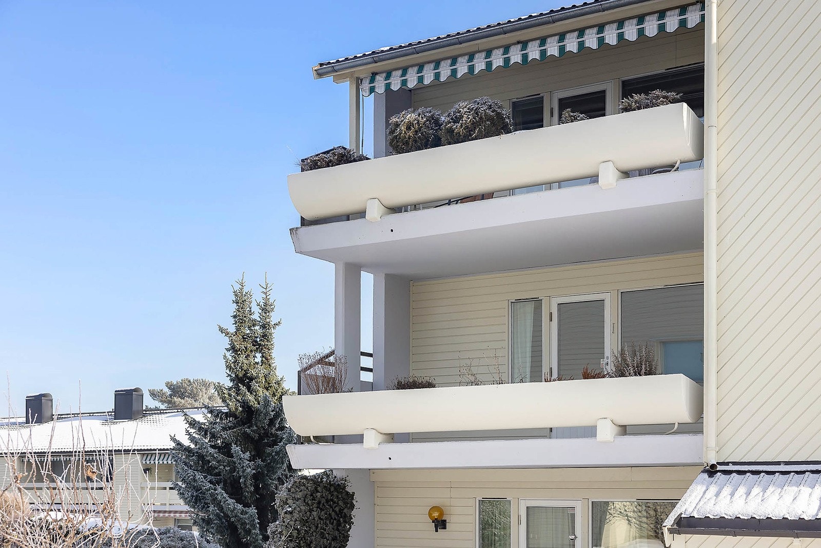 Boligen ligger fint til på enden av bygget i 2. etg! Galleribilde