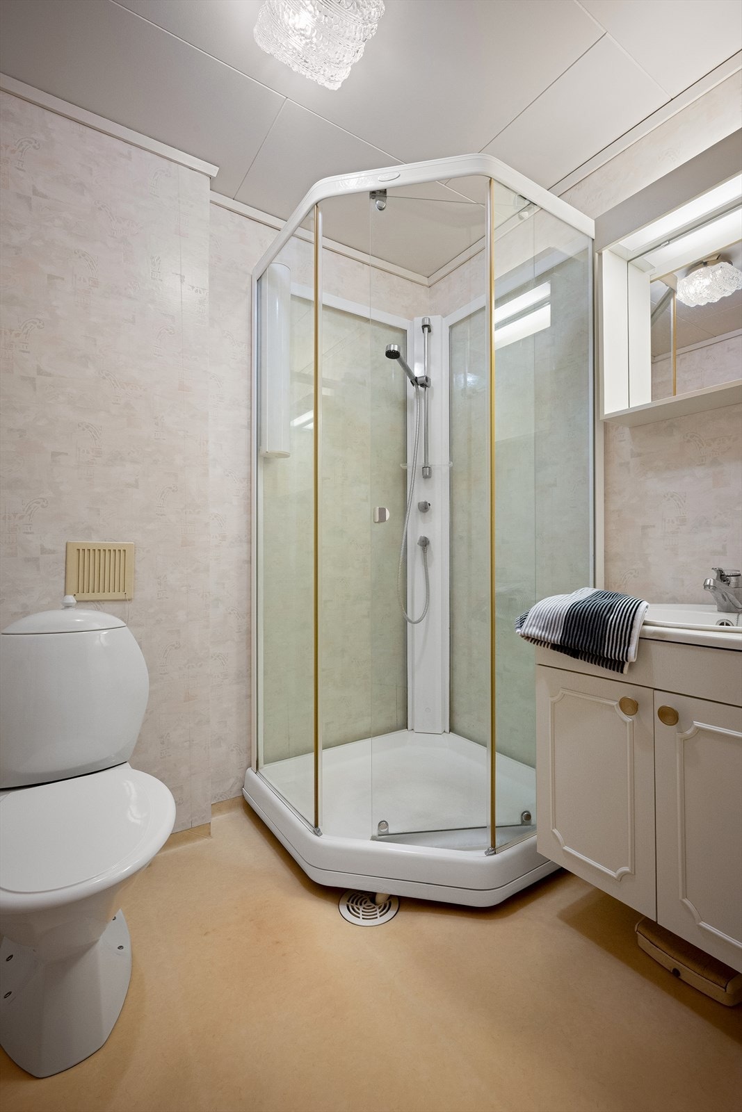 Badet i underetasjen (ikke byggemeldt) Galleribilde