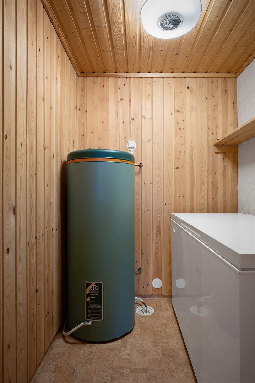 Meget god bod og lagringsplass i underetasjen Galleribilde