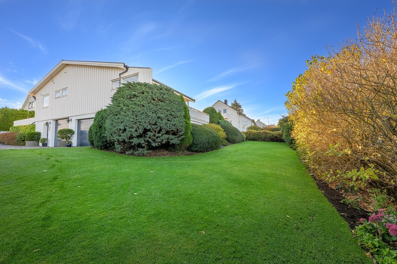 Solrik tomt med boltreplass for liten og stor Galleribilde