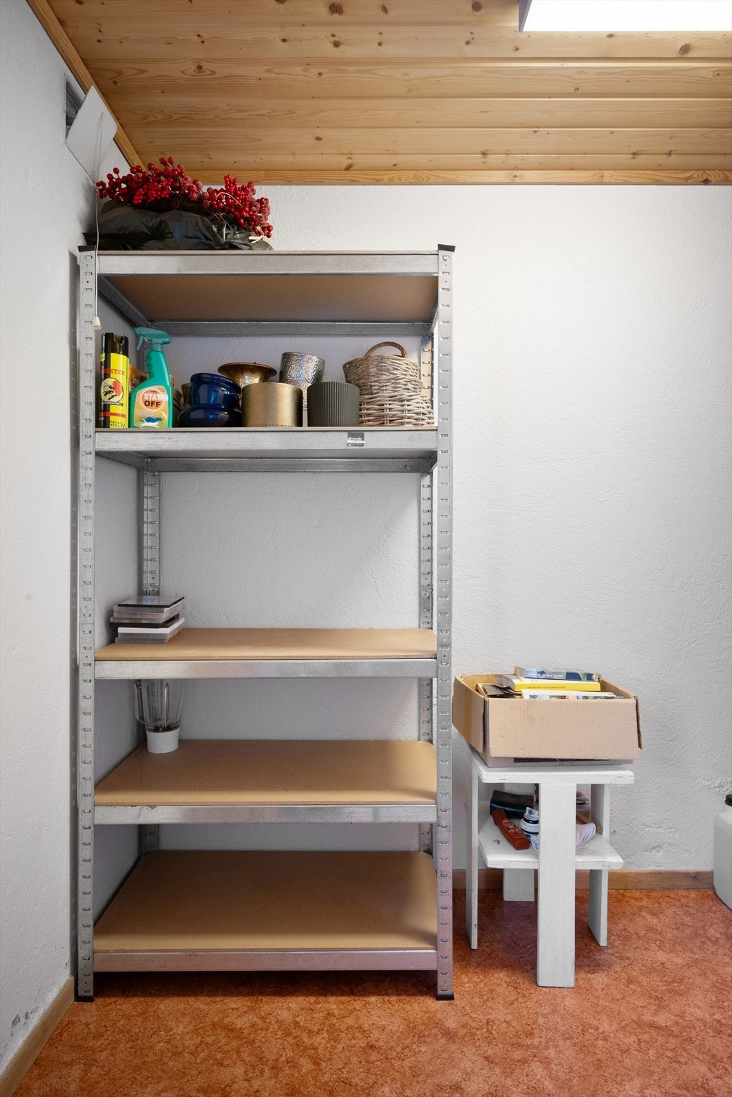 Meget god bod og lagringsplass i underetasjen Galleribilde