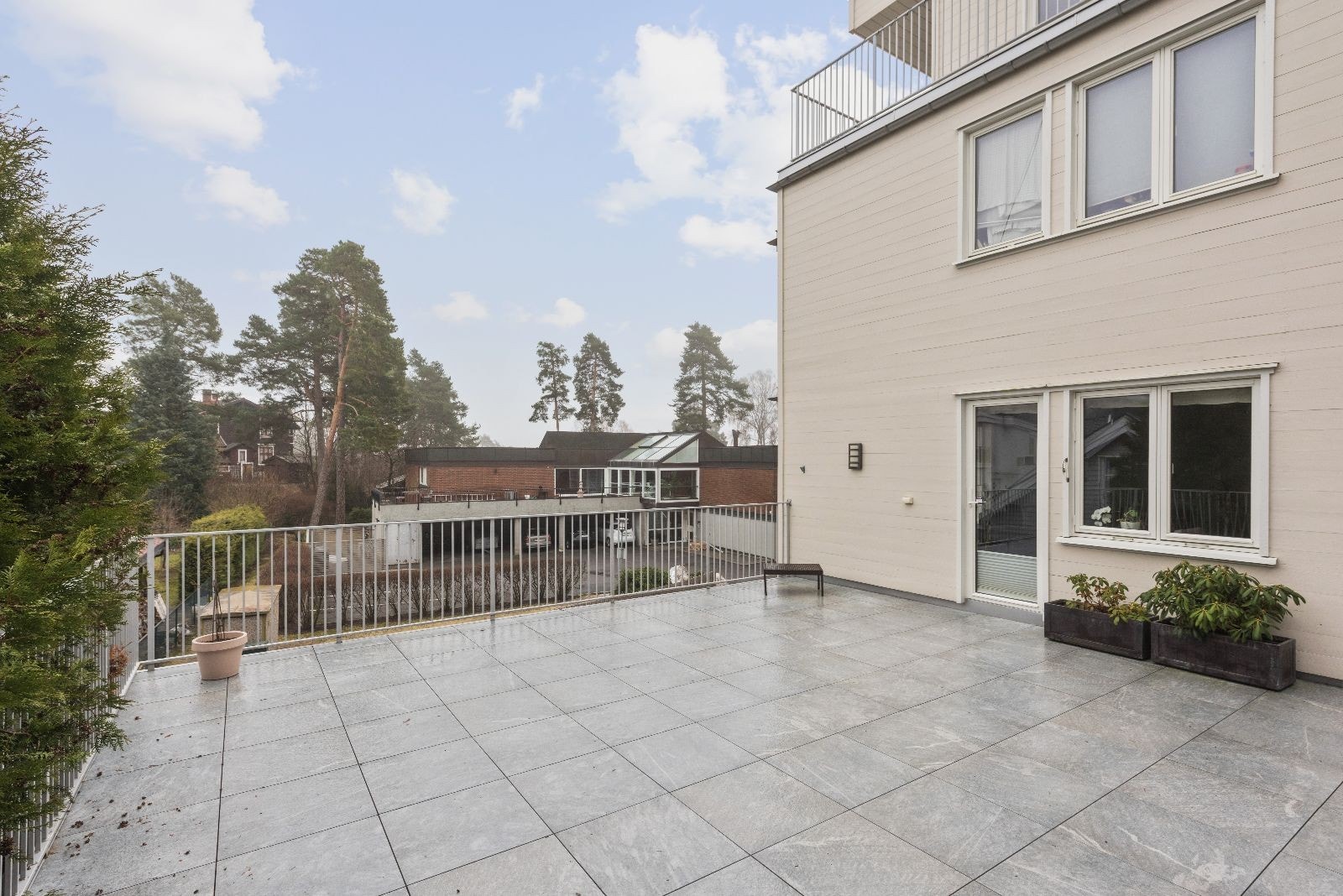 Privat solrik terrasse på 50 kvm. Galleribilde