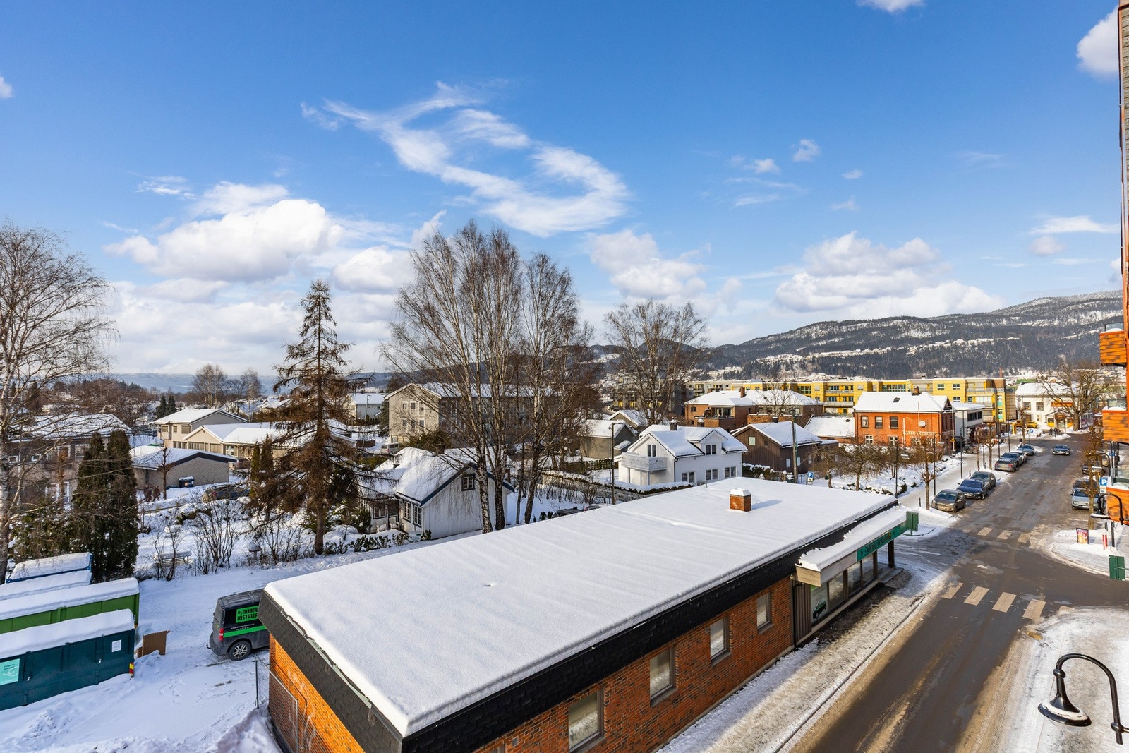 Fra balkongen har man flott utsikt ut over åsene. Galleribilde