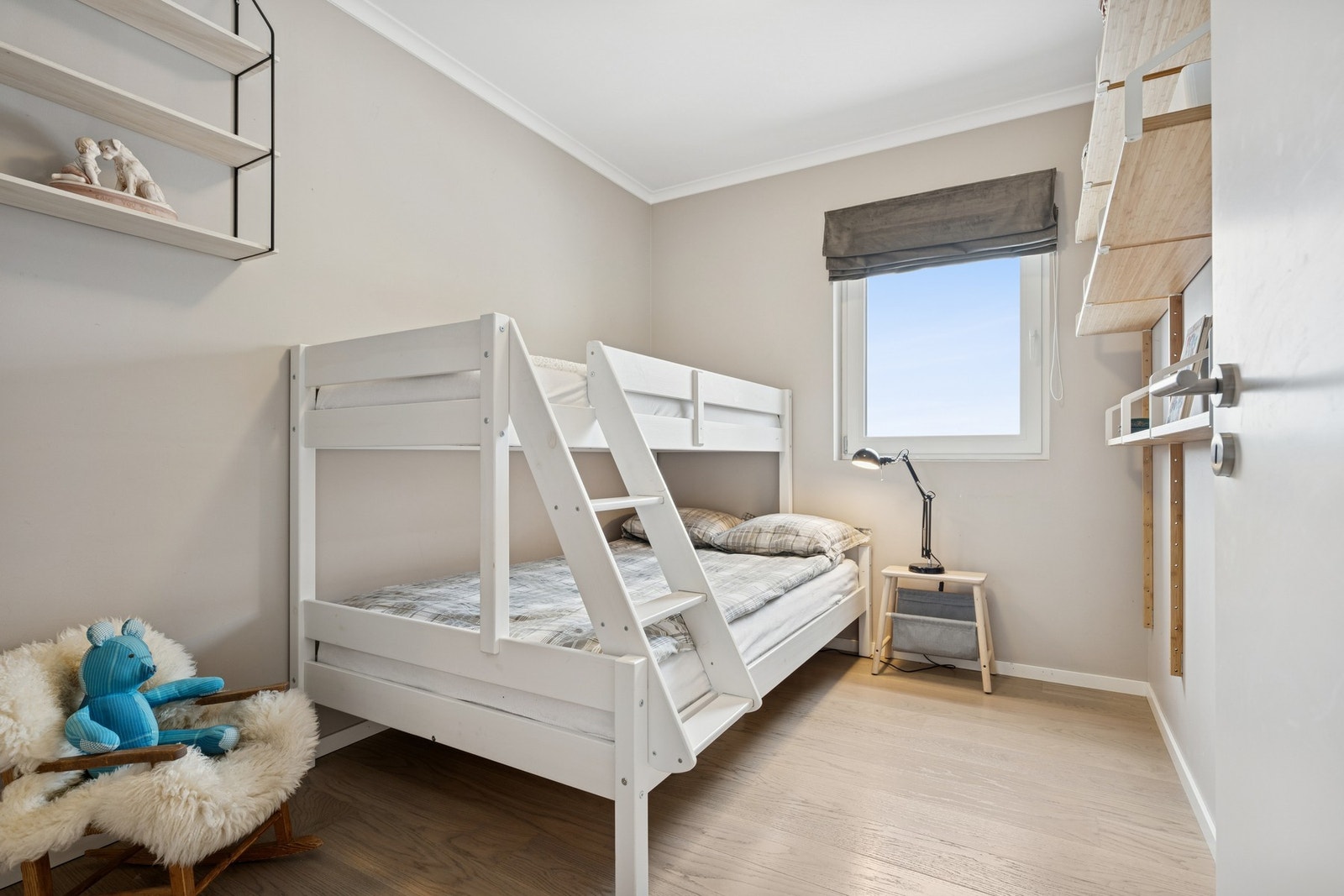 De øvrige soverommene har fleksible bruksområder og egner seg utmerket som barnerom, gjesterom eller hjemmekontor. Galleribilde