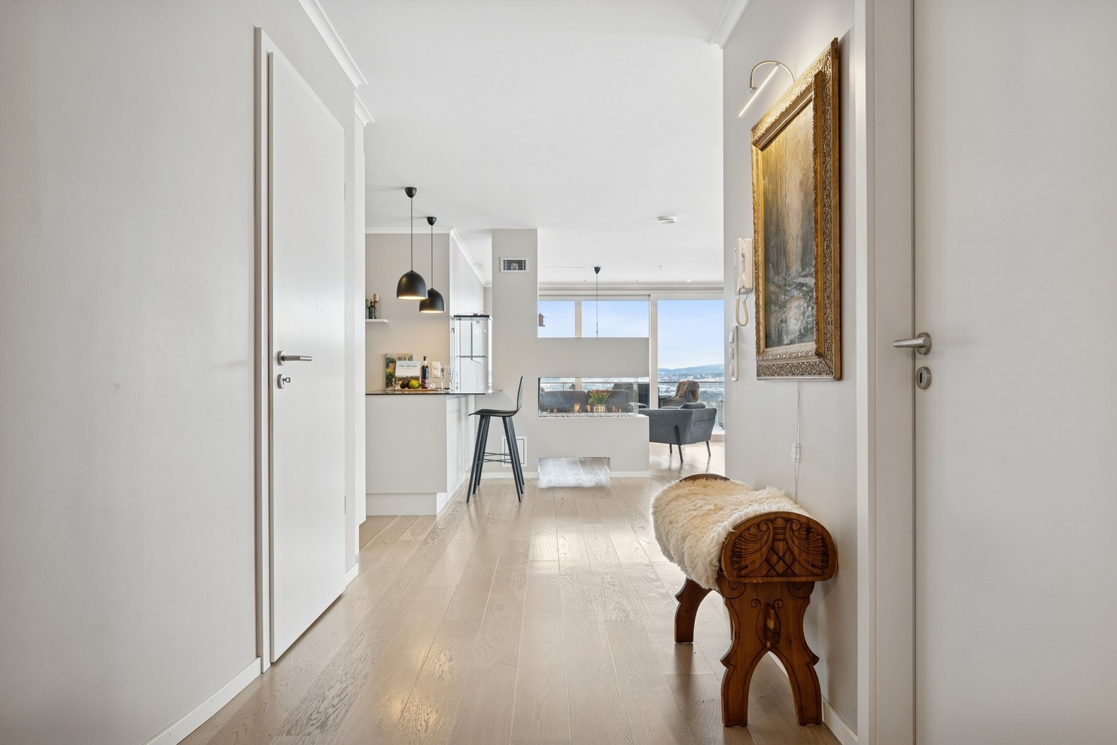 Det er en fantastisk flott utsikt som møter deg når du kommer inn i stuen. Galleribilde