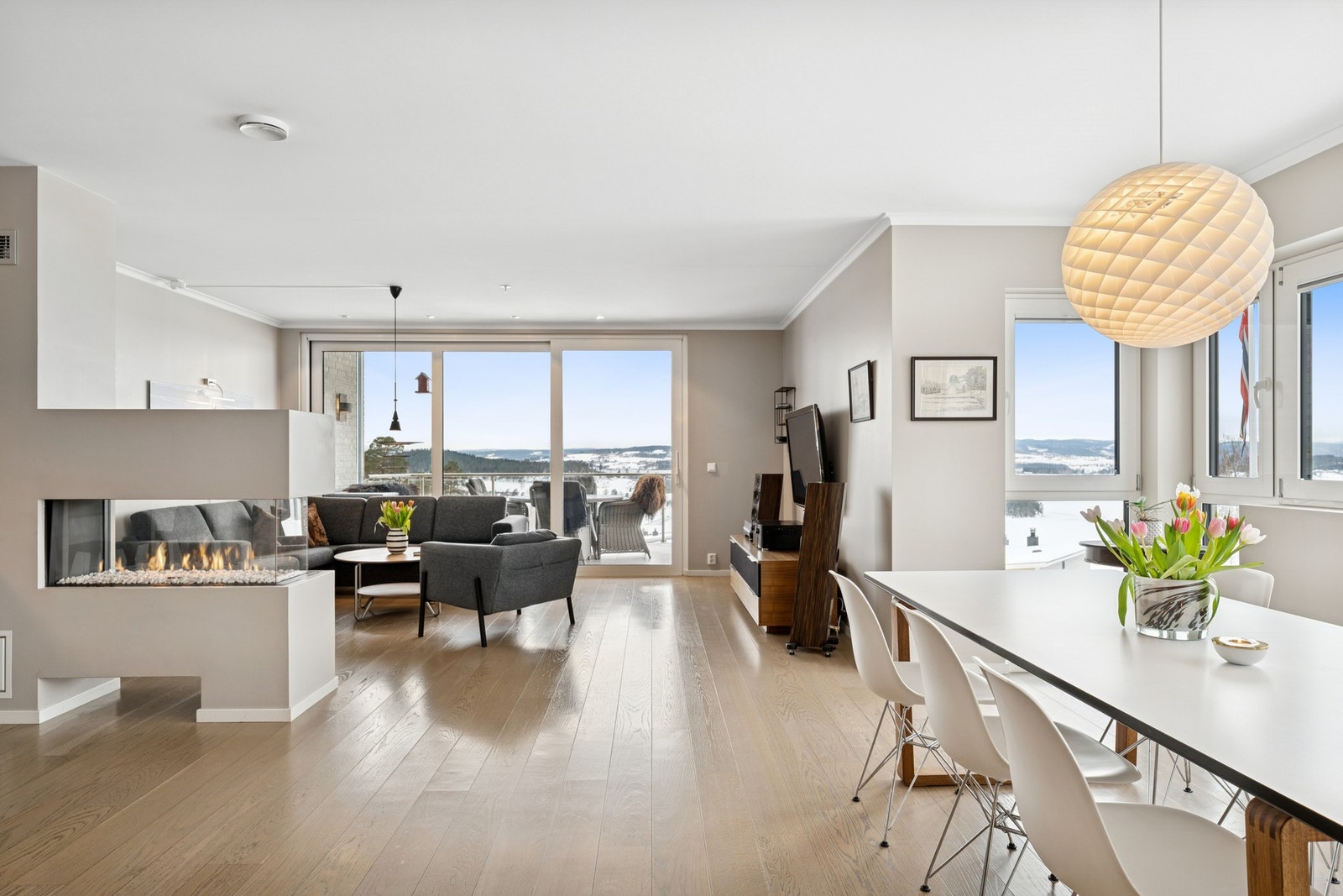 Gunn Margit Andreassen v/ Privatmegleren Hønefoss har gleden av å presentere Klokkerlia 30B! Galleribilde