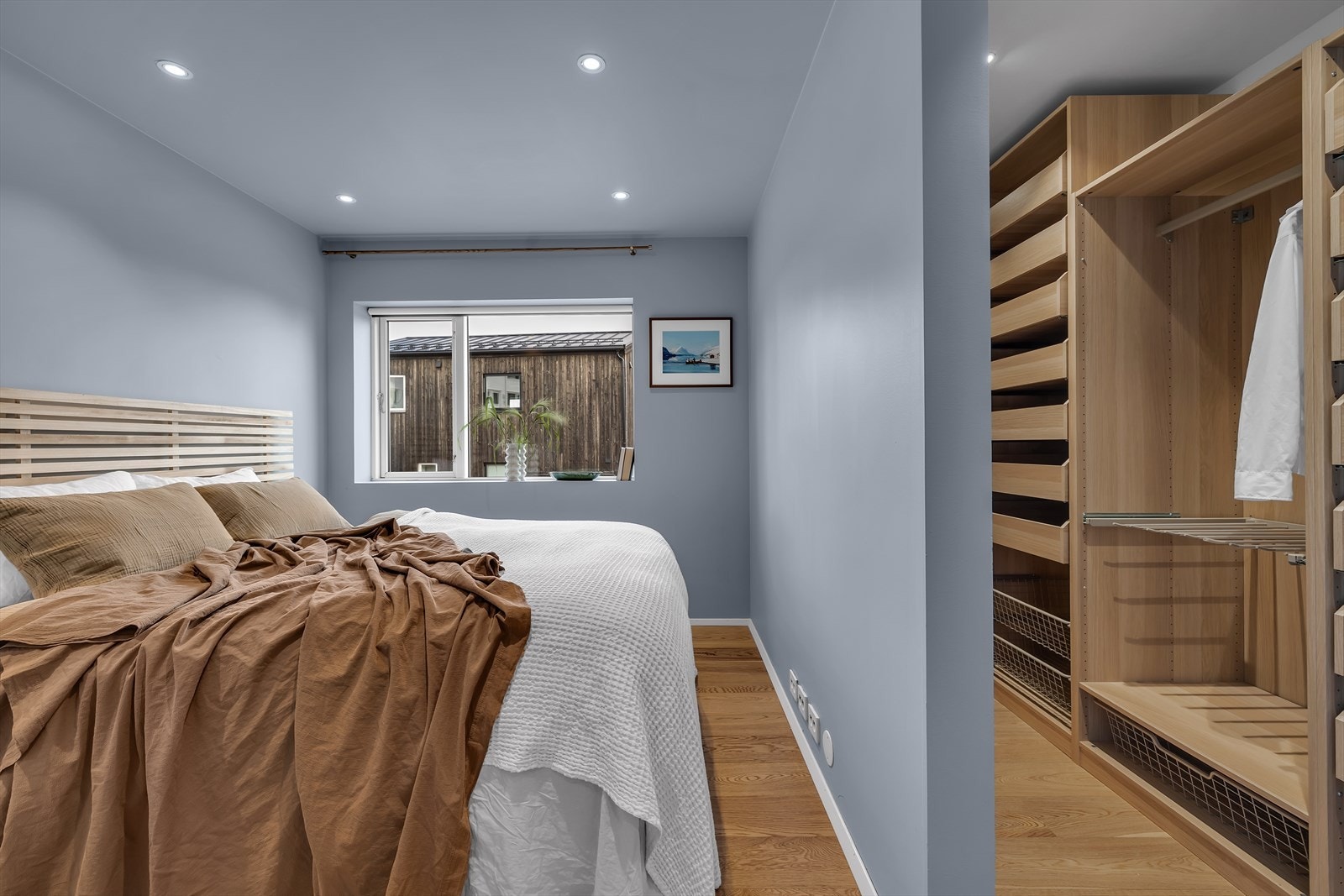 Hovedsoverommet har walk in garderobe Galleribilde