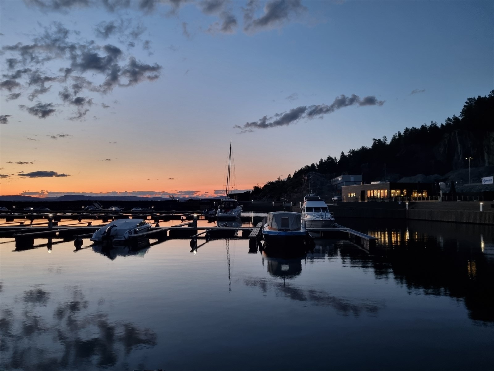 Kveldsstemning på Spro Havn. Galleribilde