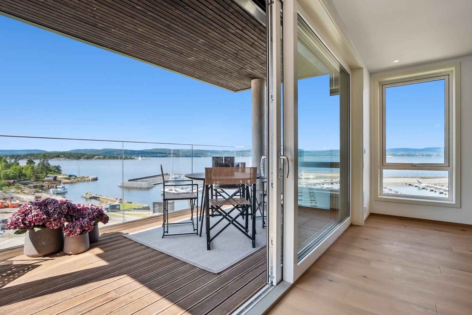 Dette er en påkostet, moderne 3-roms selveierleilighet, som var innflytningsklar i 2025 og er ikke bebodd - så her kan du flytte rett inn! Galleribilde