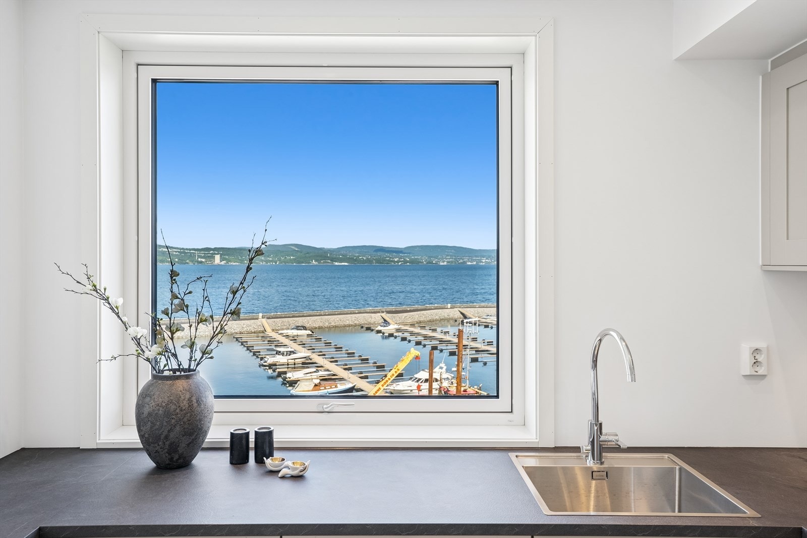 Når du lager mat kan du nyte den storslagne panoramautsikten! Galleribilde