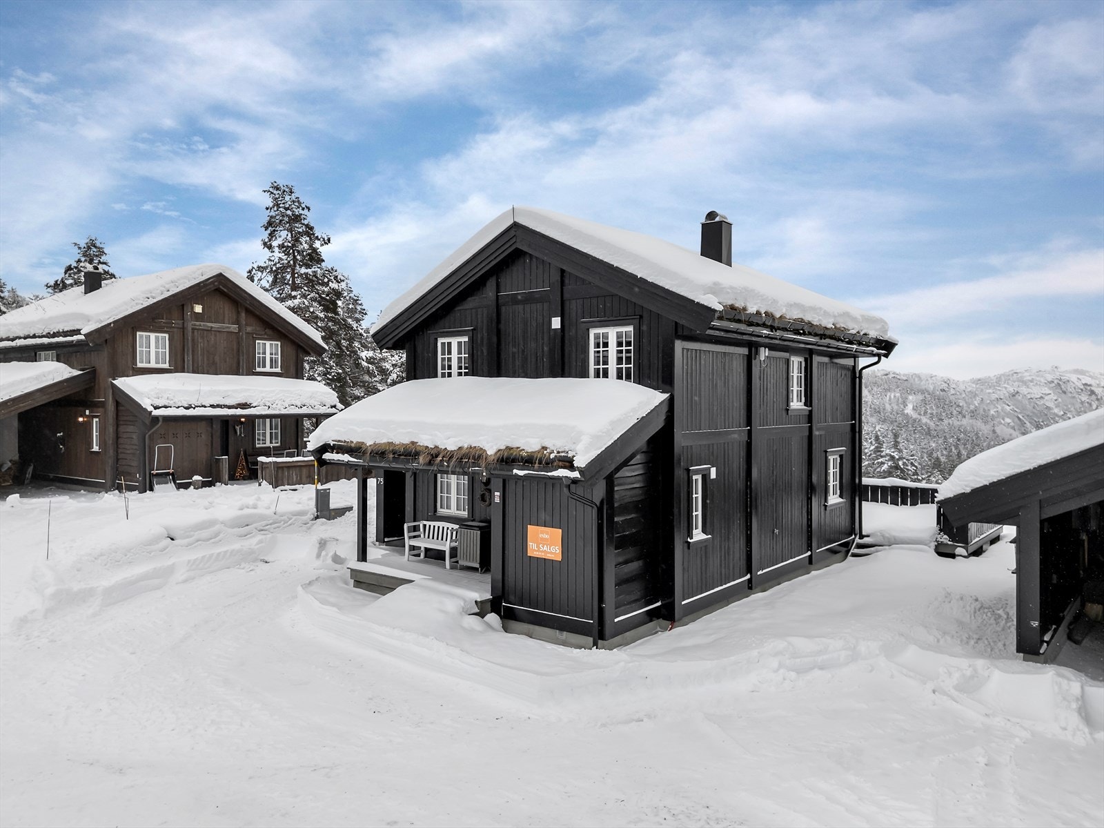 Hytta ligger på populære Nystøyl Panorama med en nydelig utsikt Galleribilde