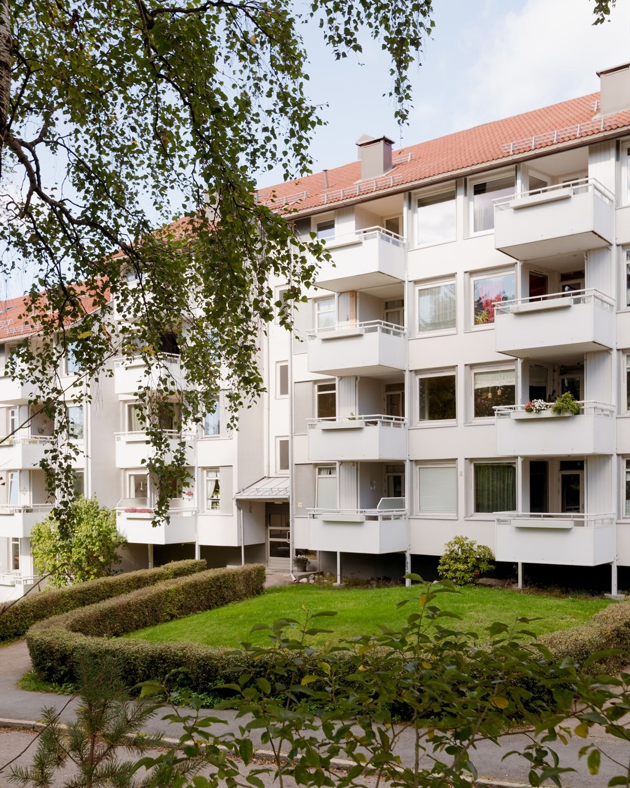De lune fellesarealene og den grønne rammen rundt blokka gir et innbydende møte med hjemmet ditt hver eneste dag. Galleribilde