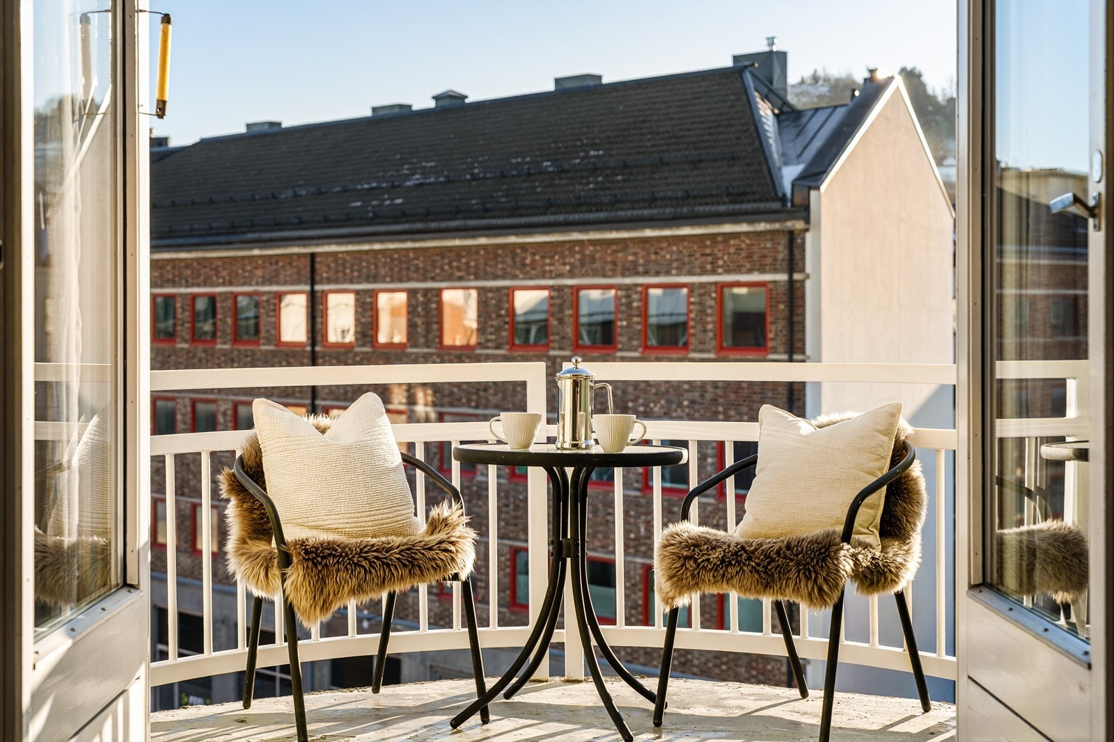 Balkongen byr på flotte solforhold og urban utsikt over nærområdet. Galleribilde