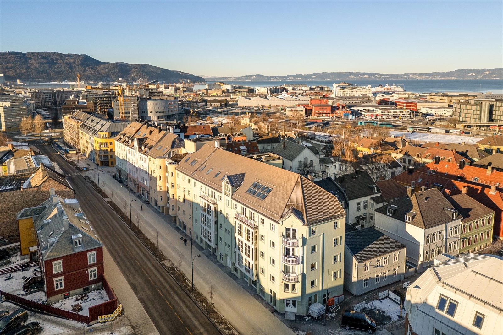 Det er bl.a. planlagt nytt bakeri i byggets 1. etasje våren 2026, et flott tilskudd til området! Galleribilde