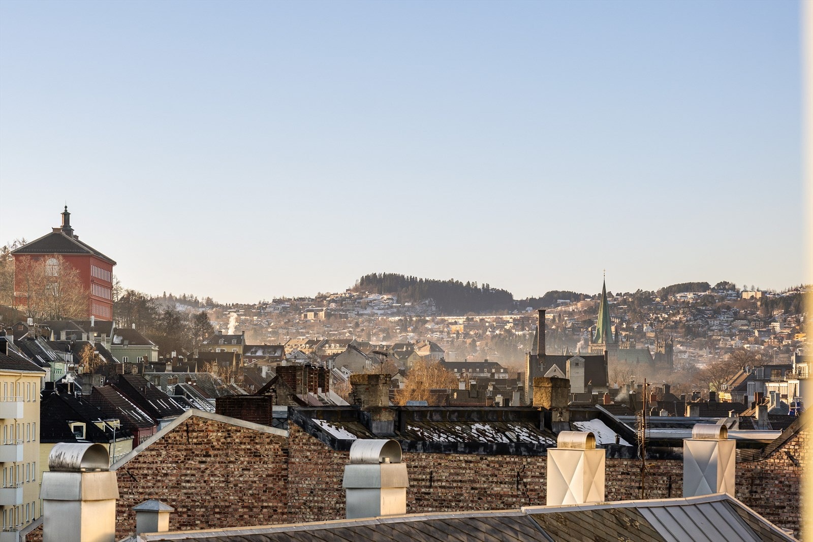 Fantastisk, ærverdig utsikt mot sør-vest og Nidarosdomen. Galleribilde