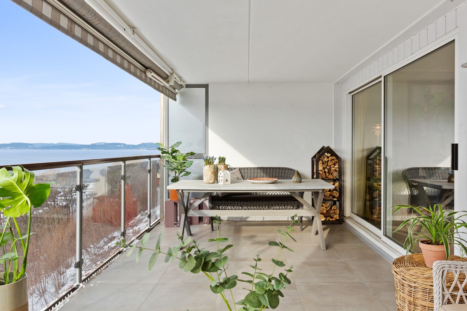 Boligen har flott vestvendt beliggenhet og utsikt over Oslofjorden. Galleribilde