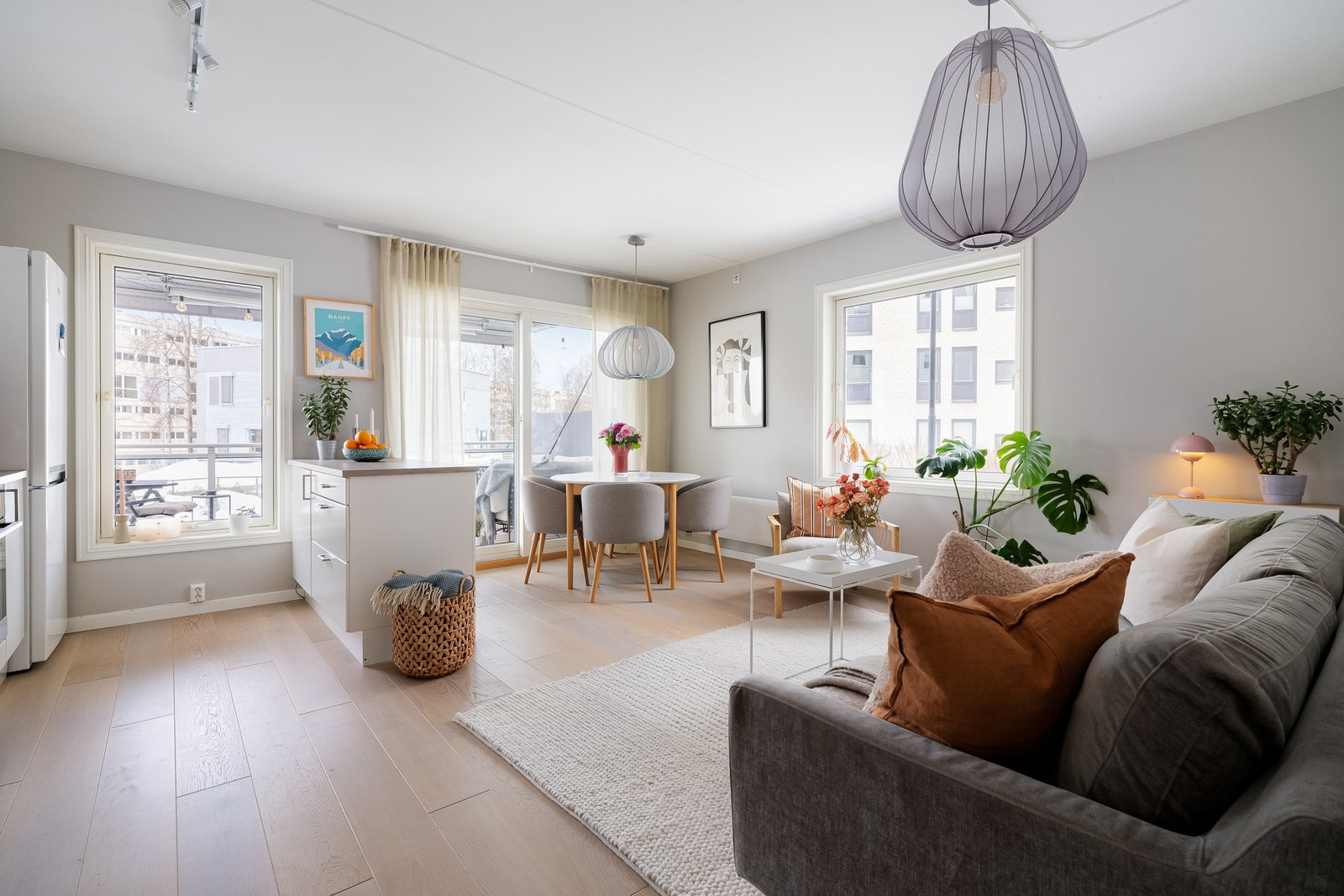 Dette er en lys, moderne og innbydende 2-roms hjørneleilighet. Galleribilde