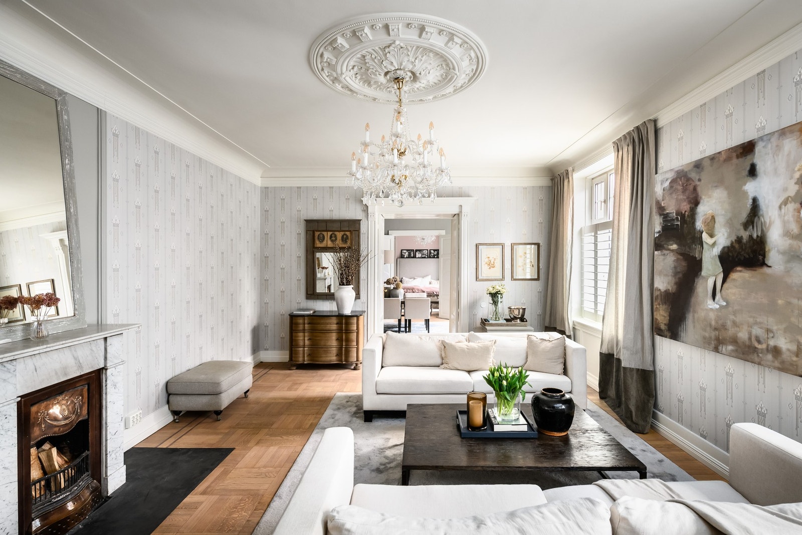 En innholdsrik 5-roms leilighet i en herskapelig bygård på Frogner. Galleribilde