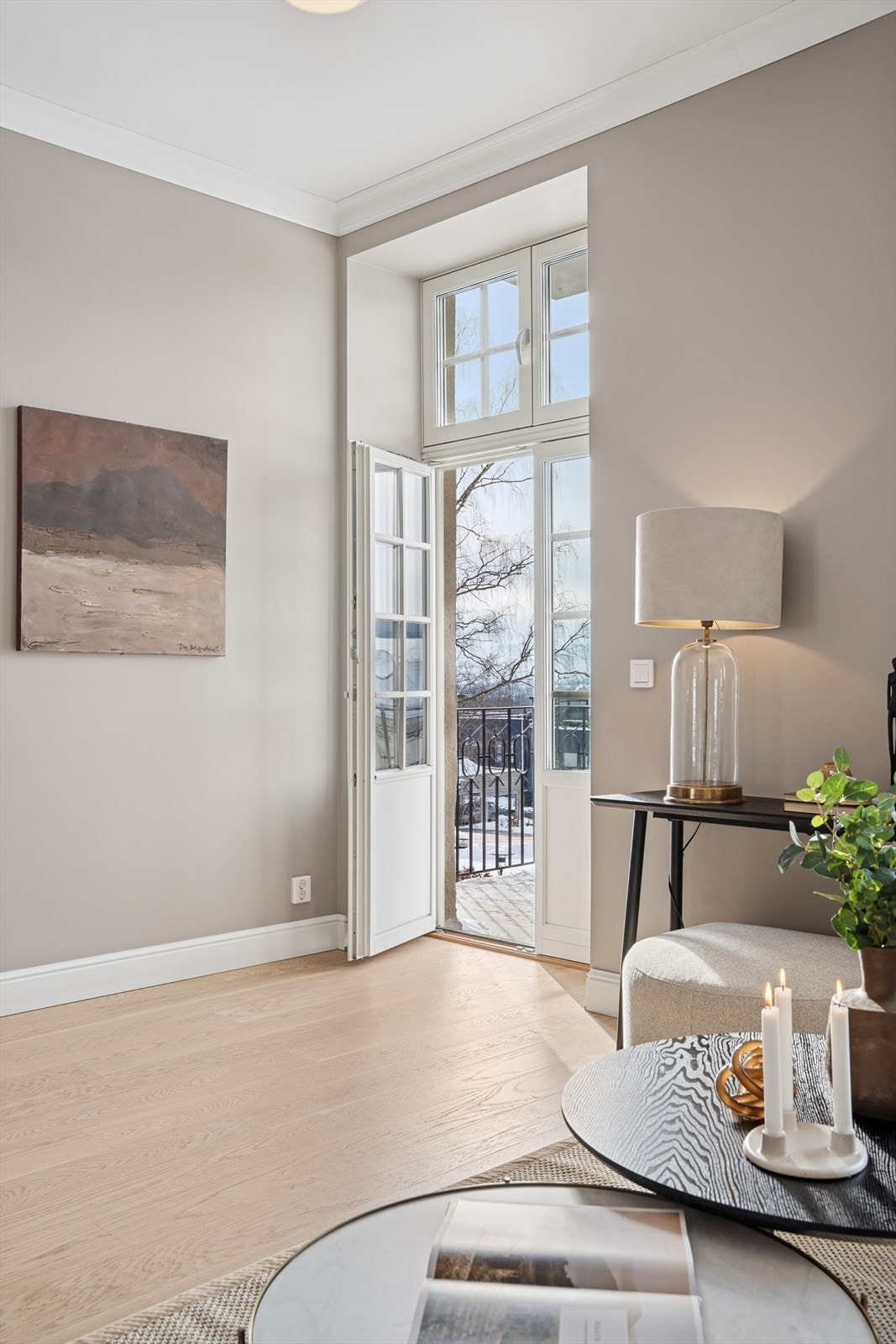 Fra stuen er det videre utgang til en flott balkong i front. Galleribilde